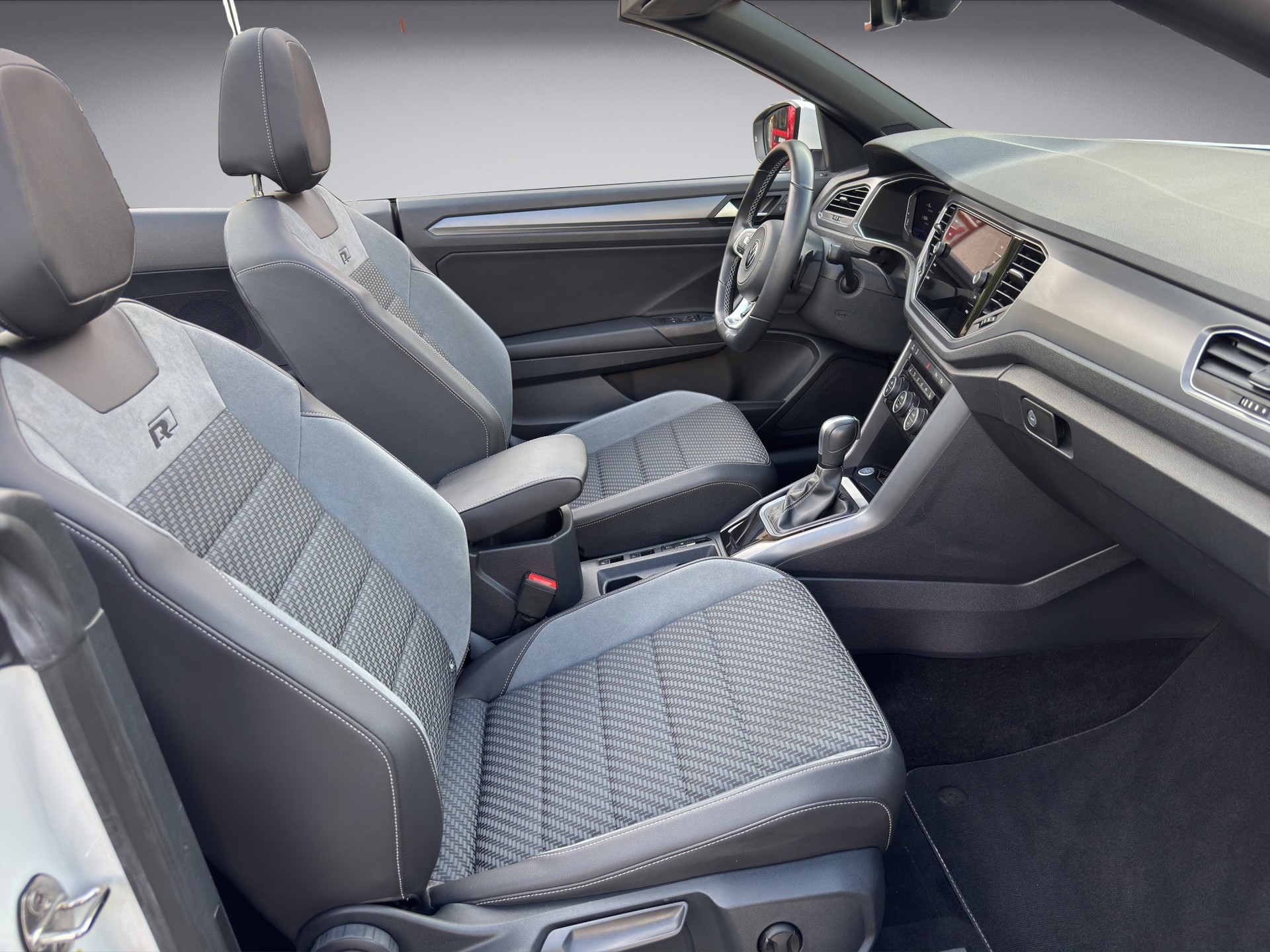 VW T-Roc Cabriolet 1.5 TSI EVO R-Line DSG-image-11