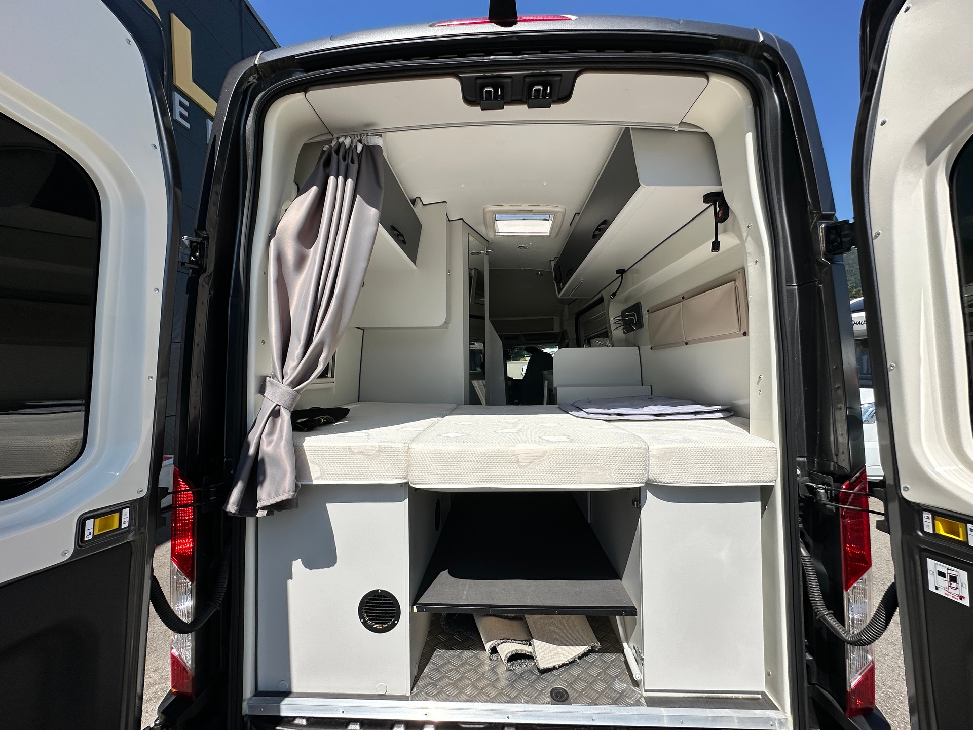 FORD Font Vendôme Forty Van AWD 4X4-image-16