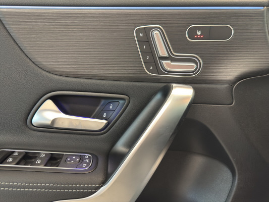 MERCEDES-BENZ A 200 7G-DCT-image-9