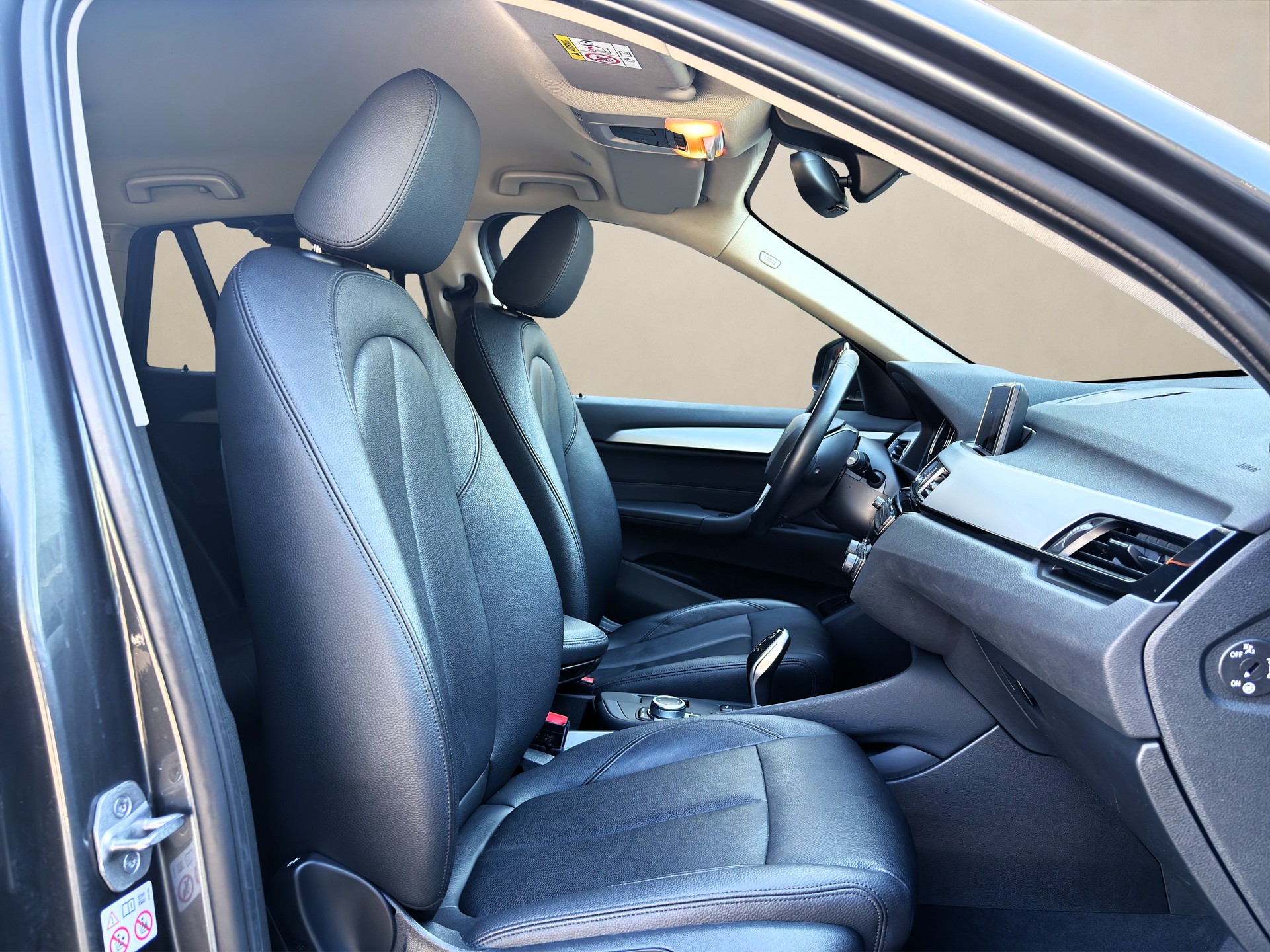 BMW X1 xDrive 20i Steptronic-image-9