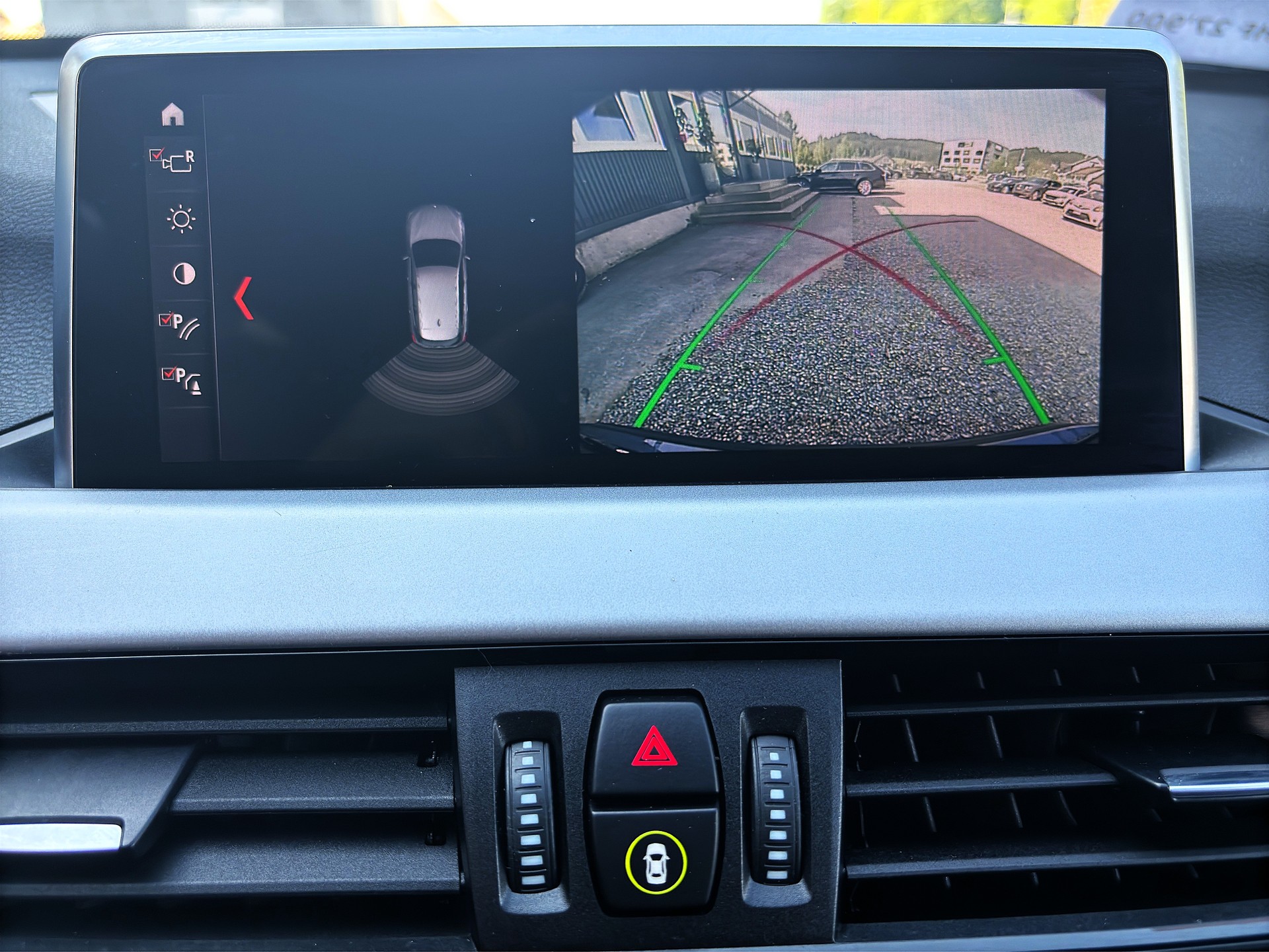 BMW X1 xDrive 20i Steptronic-image-12