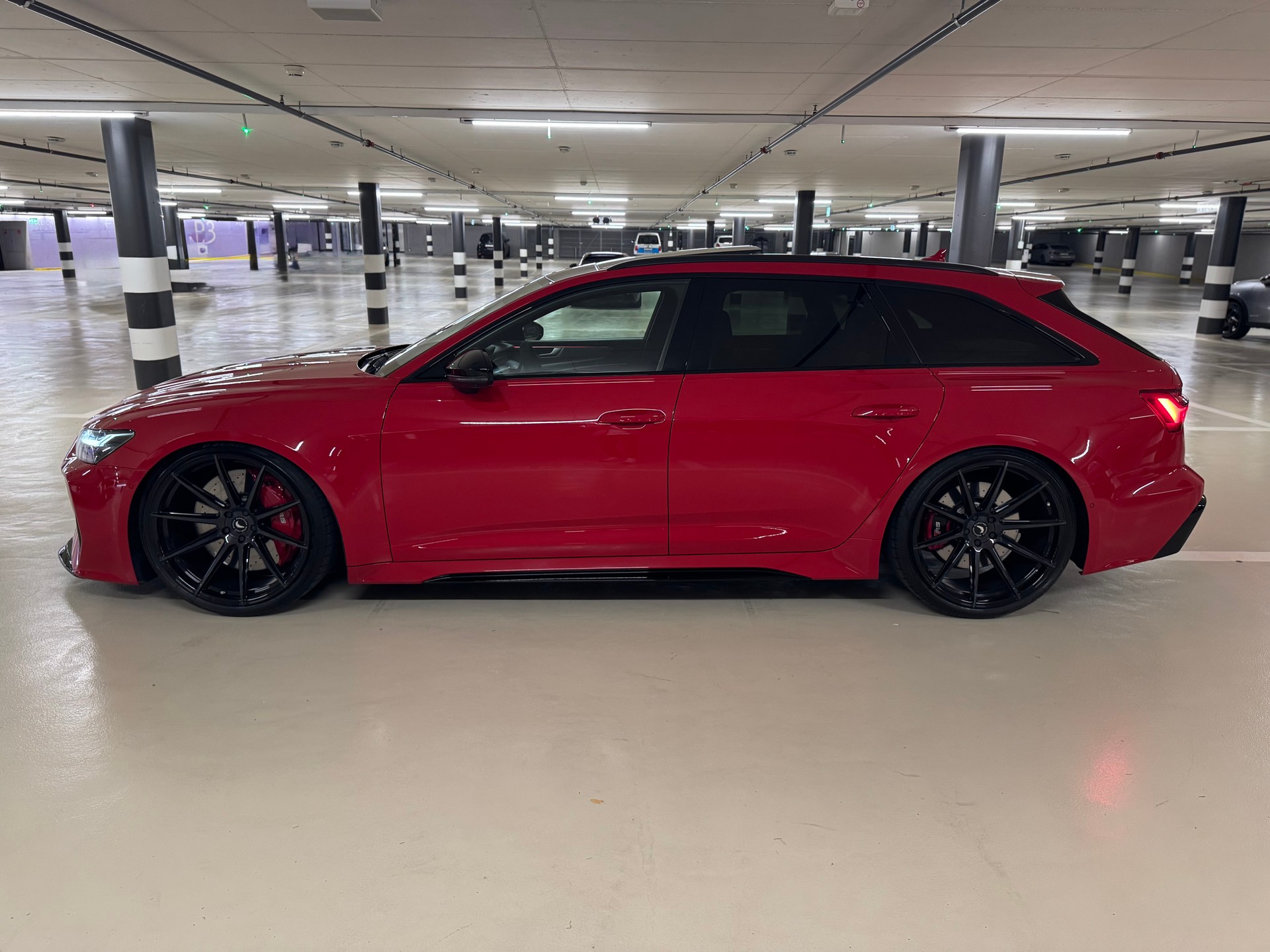 AUDI RS6 Avant 4.0 TFSI V8 quattro * ON TOP * Tango RED * Pano *-image-1