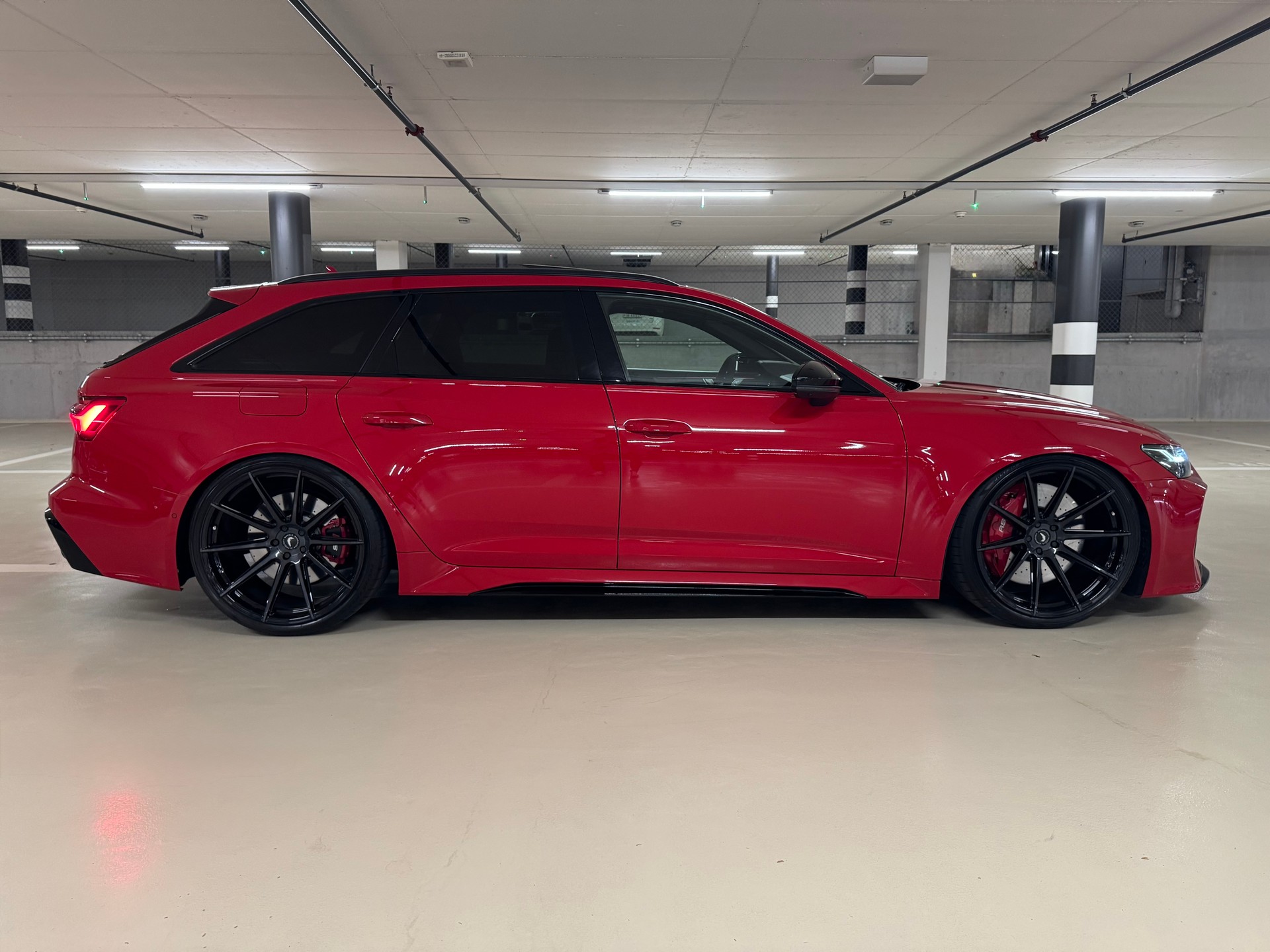 AUDI RS6 Avant 4.0 TFSI V8 quattro * ON TOP * Tango RED * Pano *-image-5