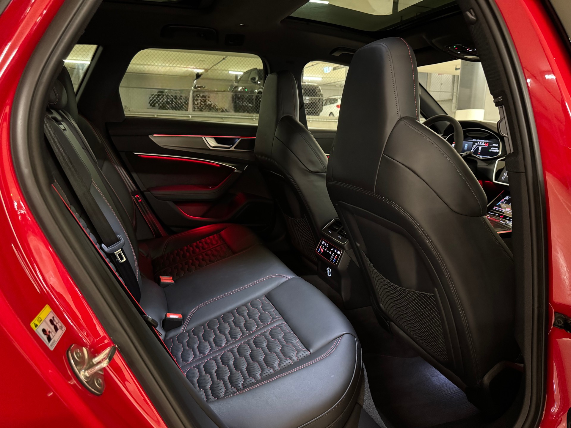 AUDI RS6 Avant 4.0 TFSI V8 quattro * ON TOP * Tango RED * Pano *-image-13