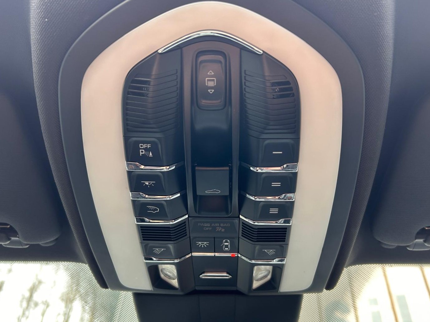 PORSCHE Cayenne S-image-31