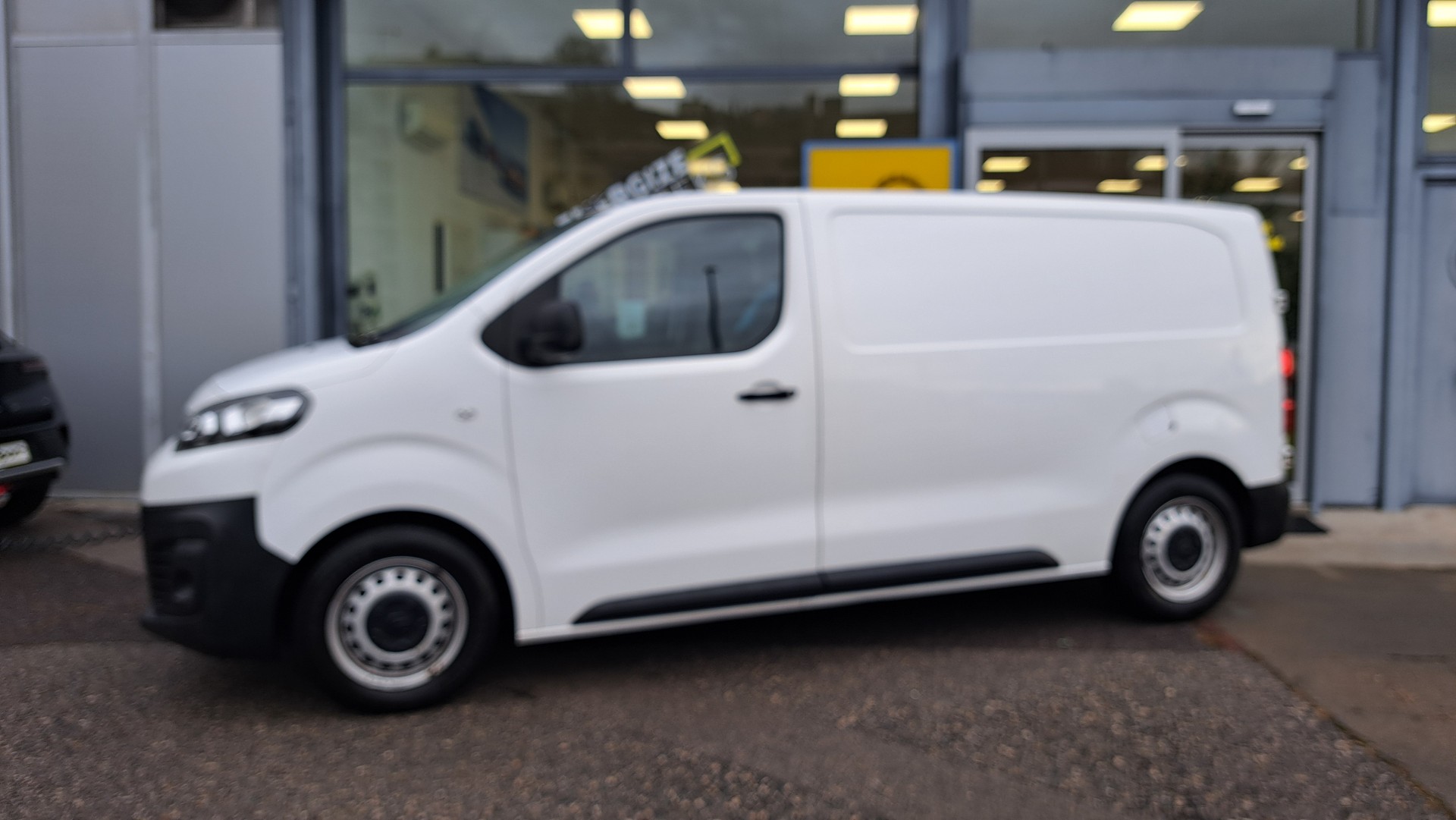 CITROEN Jumpy 1.6 BlueHDi 95 M Attraction-image-2
