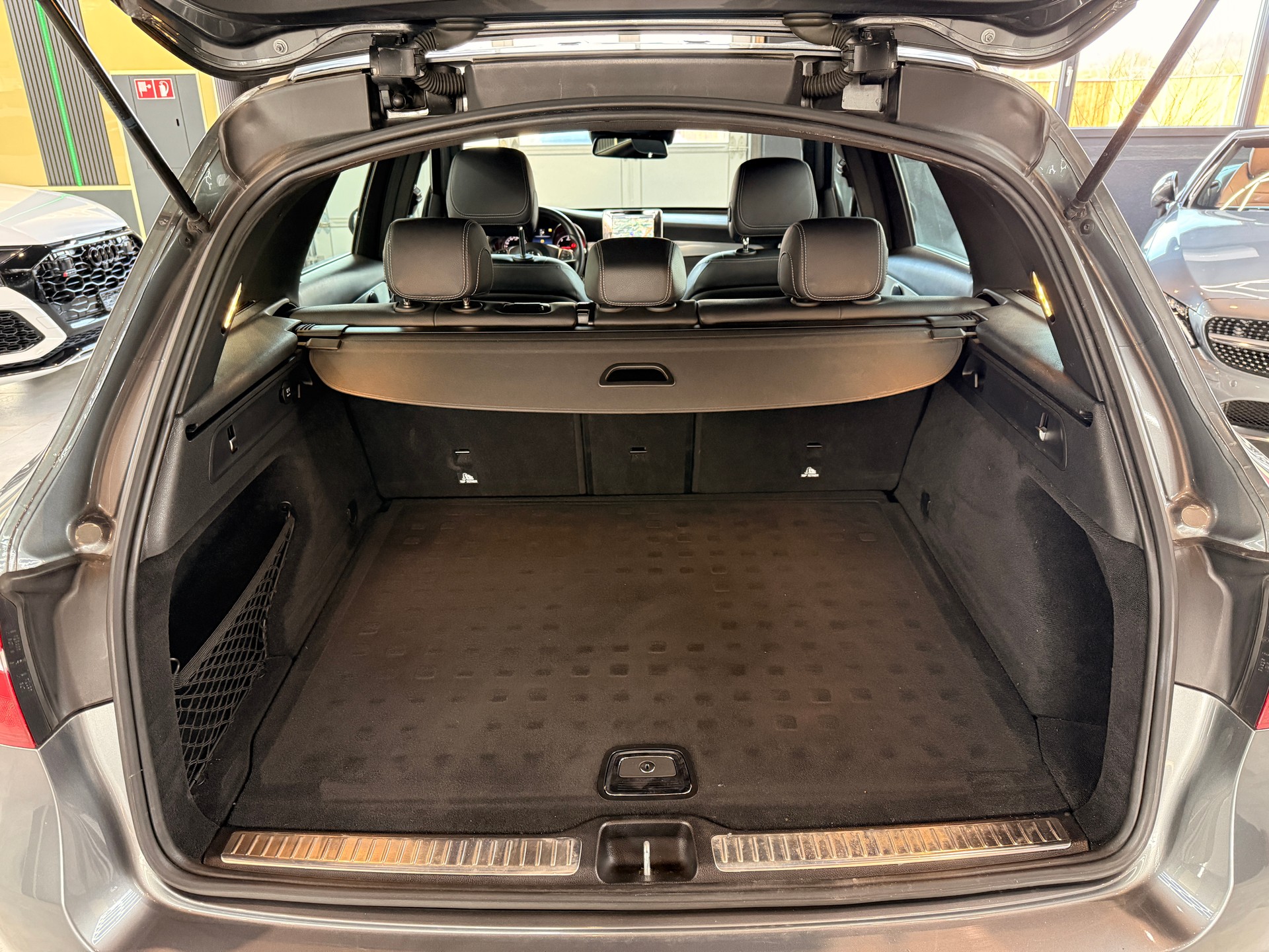 MERCEDES-BENZ GLC 250 d AMG Line 4Matic 9G-Tronic-image-15