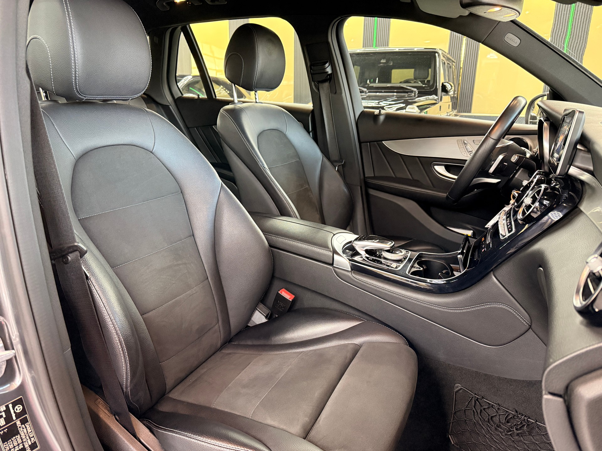 MERCEDES-BENZ GLC 250 d AMG Line 4Matic 9G-Tronic-image-11