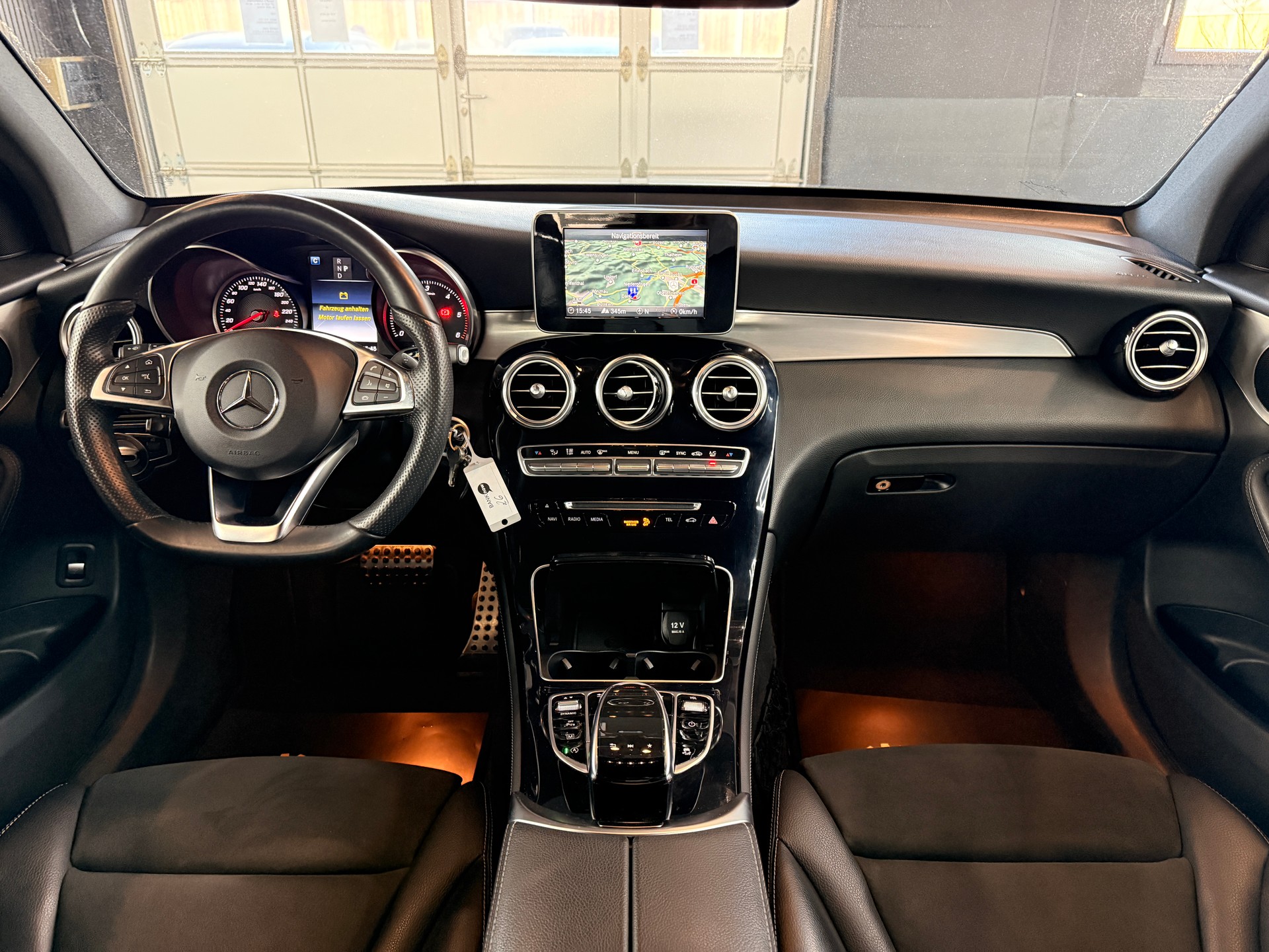 MERCEDES-BENZ GLC 250 d AMG Line 4Matic 9G-Tronic-image-12