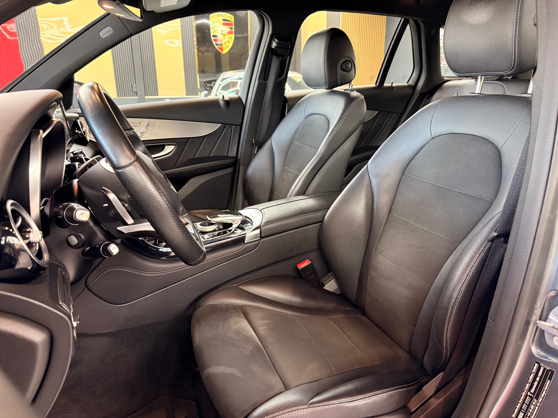 MERCEDES-BENZ GLC 250 d AMG Line 4Matic 9G-Tronic-image-9