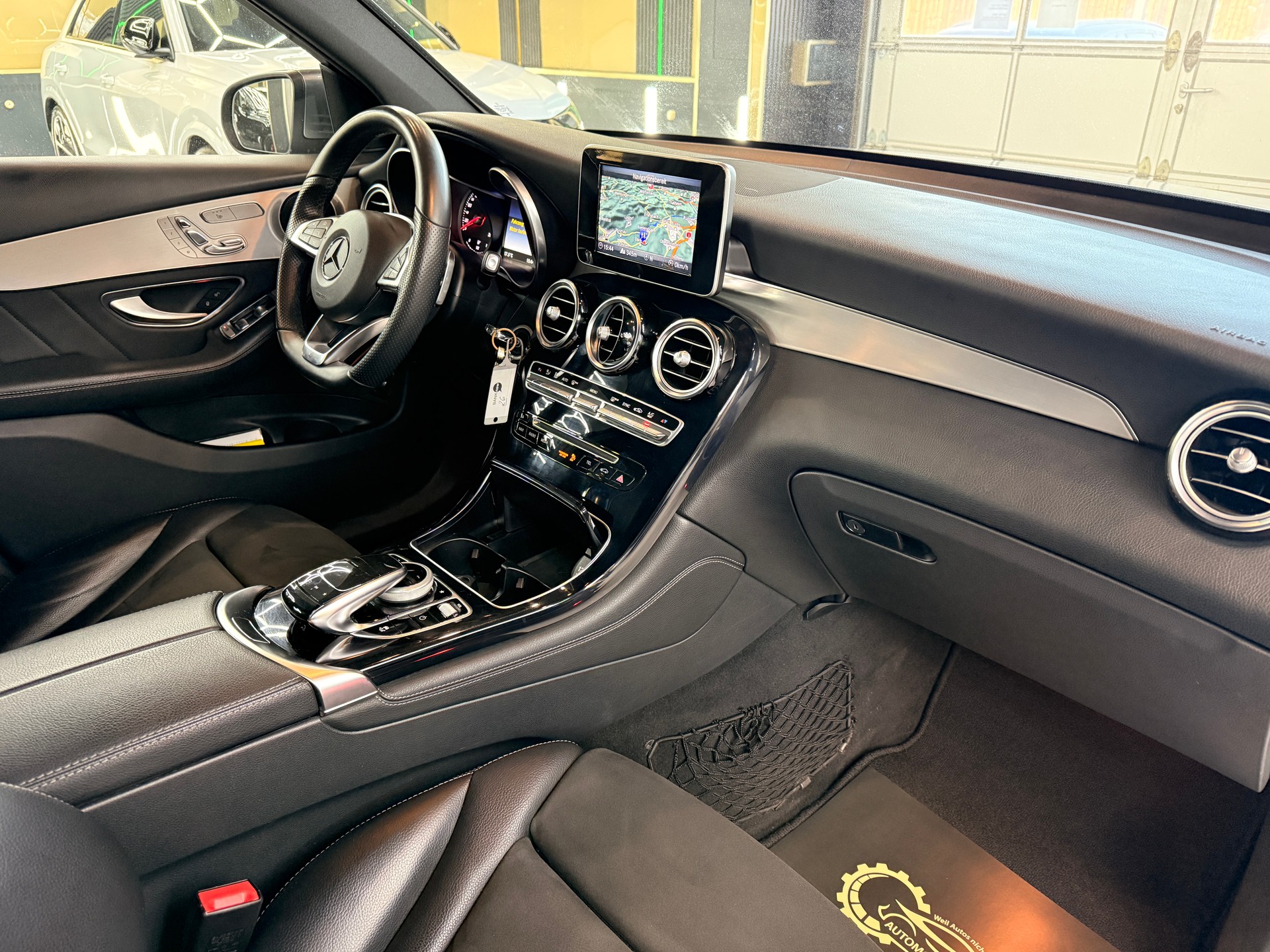 MERCEDES-BENZ GLC 250 d AMG Line 4Matic 9G-Tronic-image-10