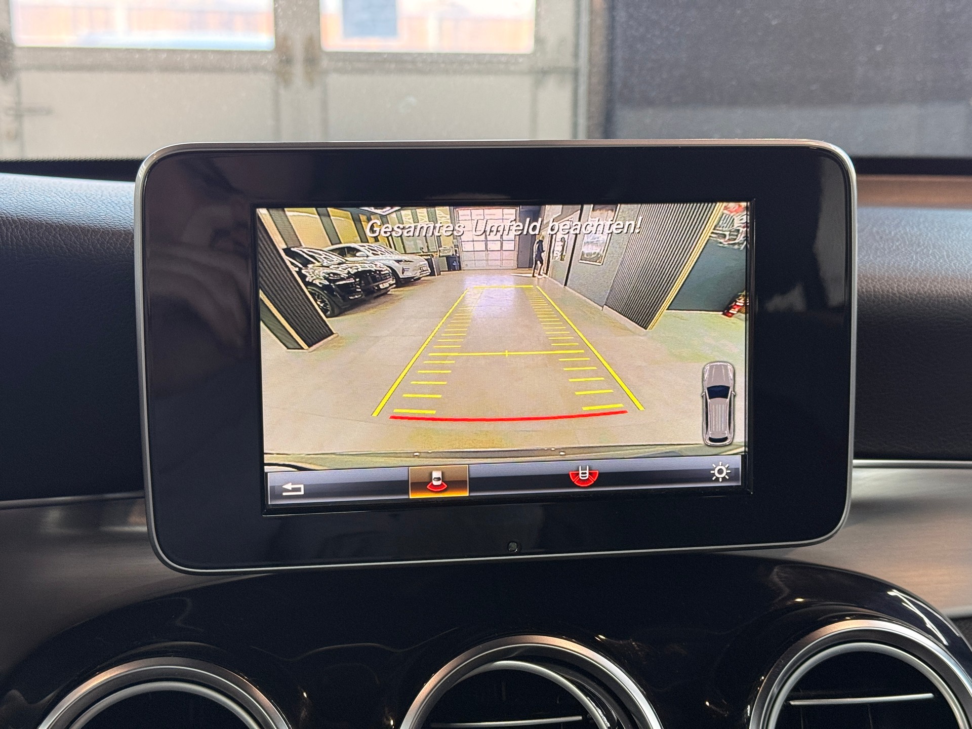 MERCEDES-BENZ GLC 250 d AMG Line 4Matic 9G-Tronic-image-17