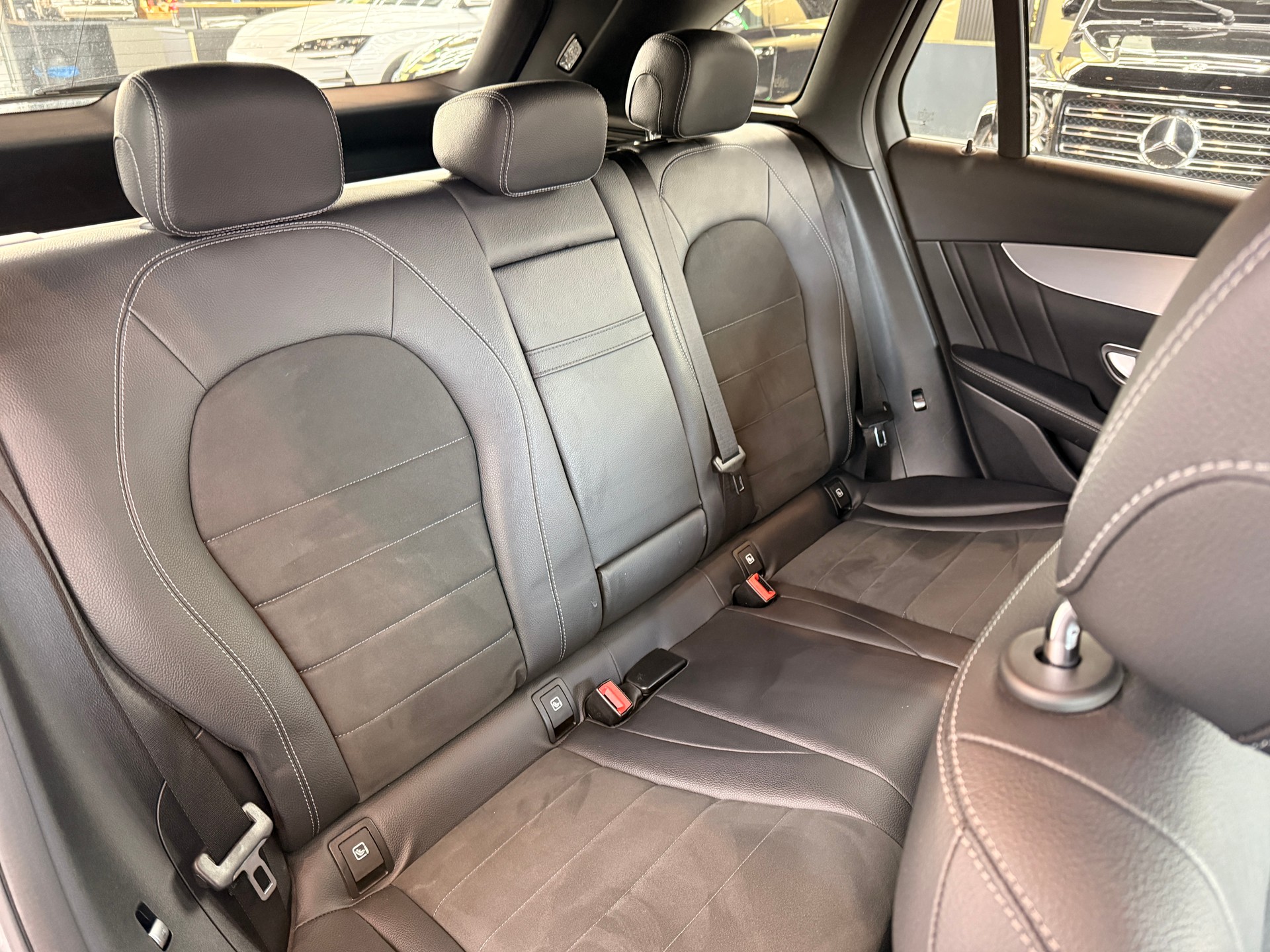 MERCEDES-BENZ GLC 250 d AMG Line 4Matic 9G-Tronic-image-14