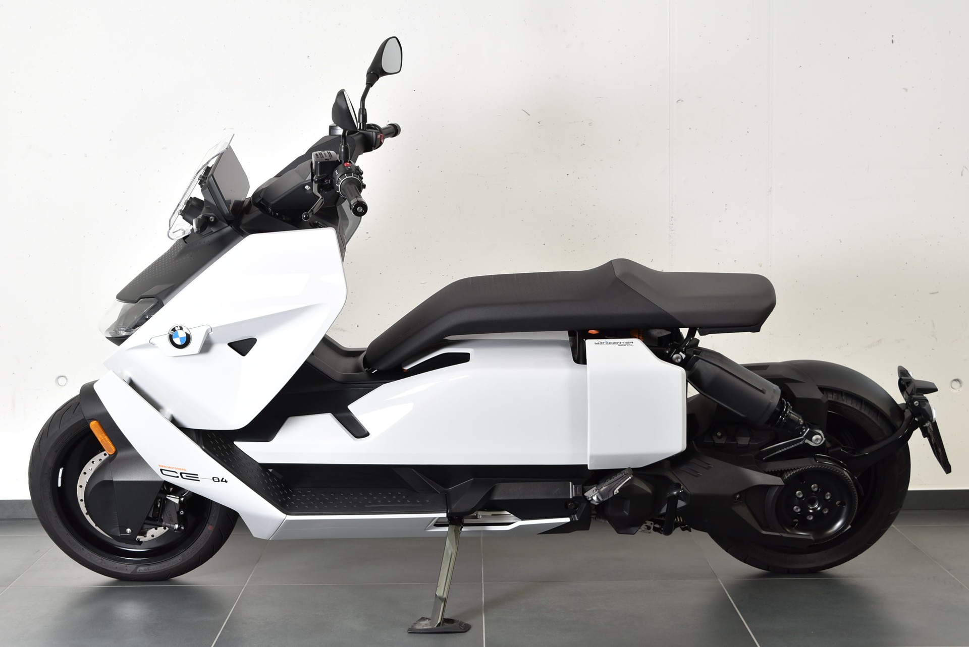 BMW CE 04