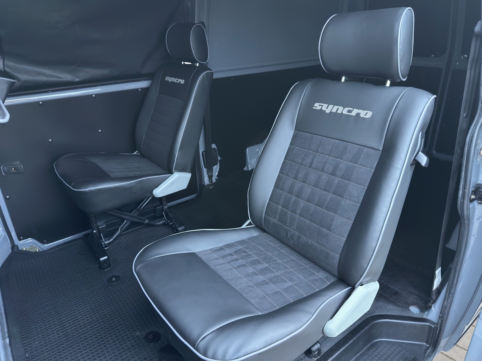VW 2.5 Kombi Syncro-image-10