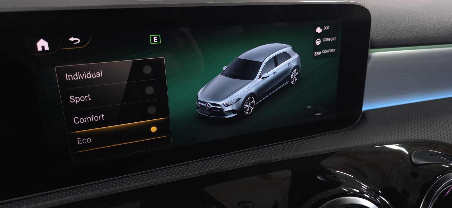 MERCEDES-BENZ A 250 AMG Line 7G-DCT-image-18