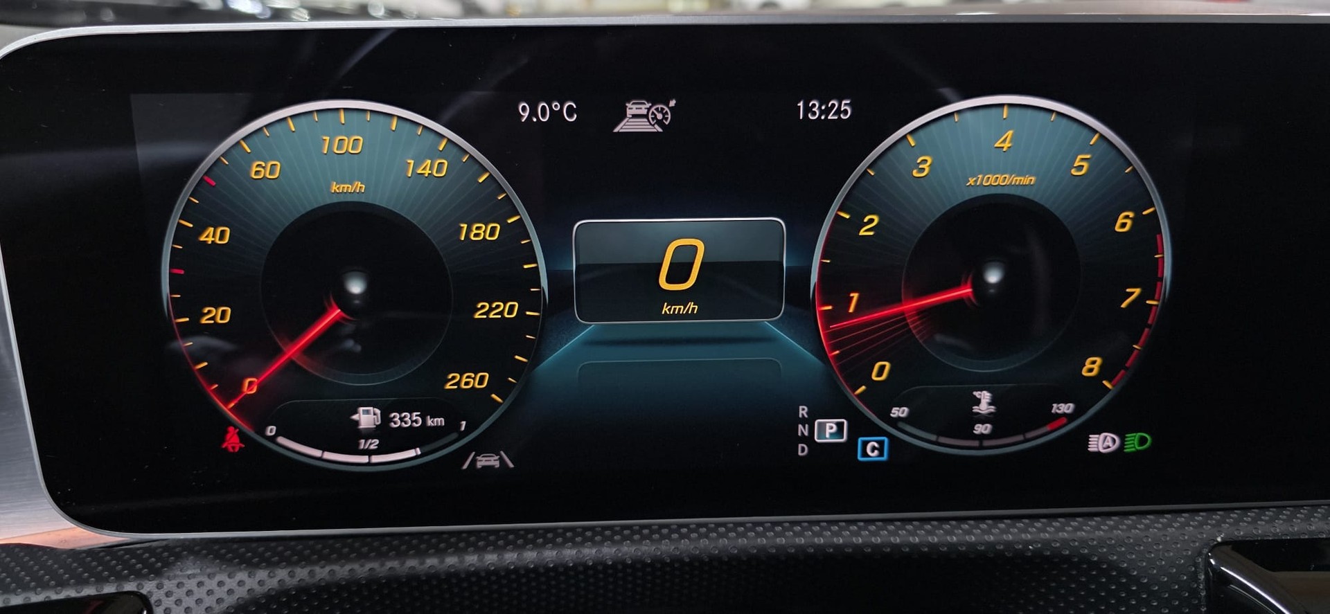 MERCEDES-BENZ A 250 AMG Line 7G-DCT-image-13