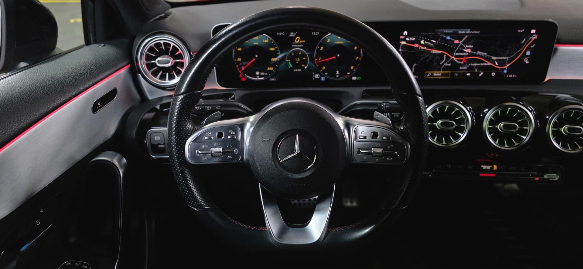 MERCEDES-BENZ A 250 AMG Line 7G-DCT-image-11