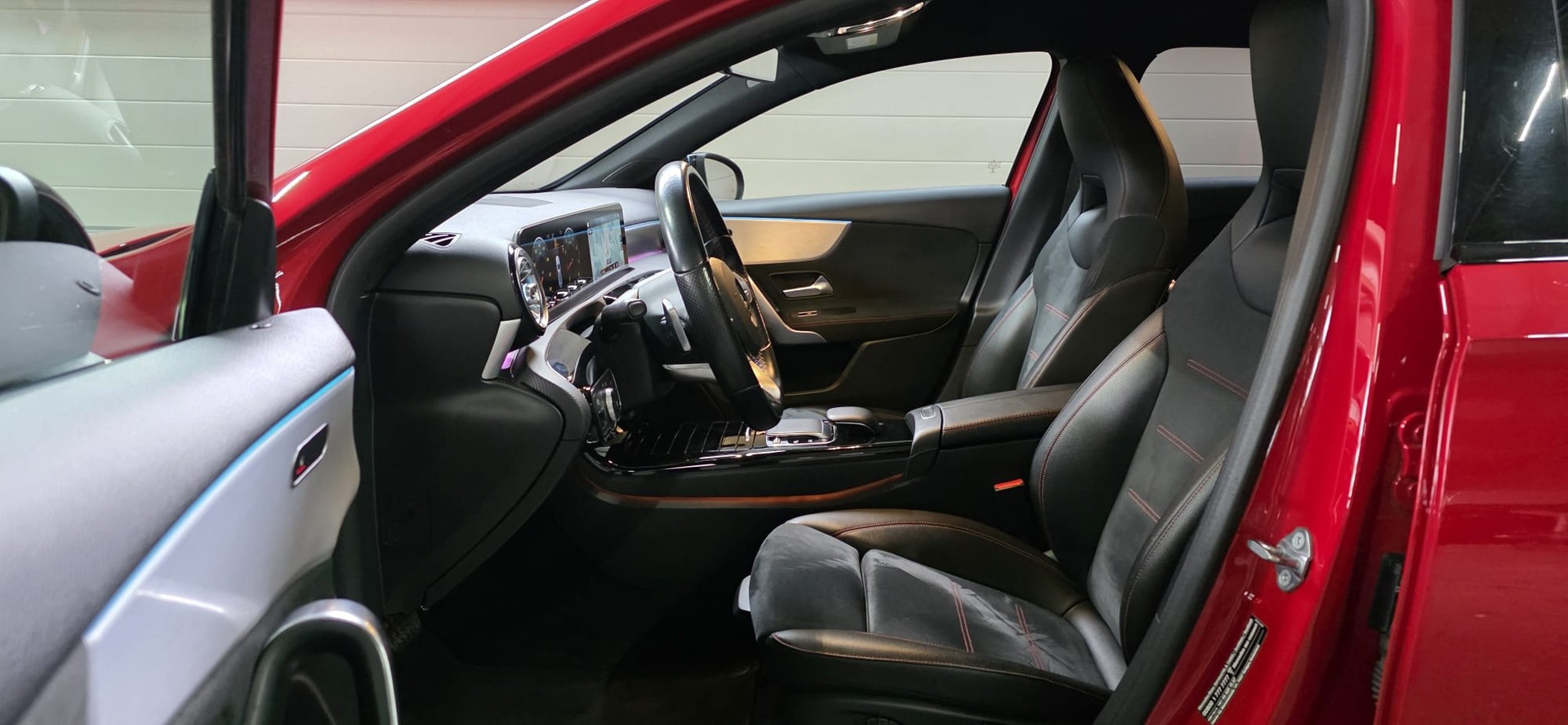 MERCEDES-BENZ A 250 AMG Line 7G-DCT-image-8
