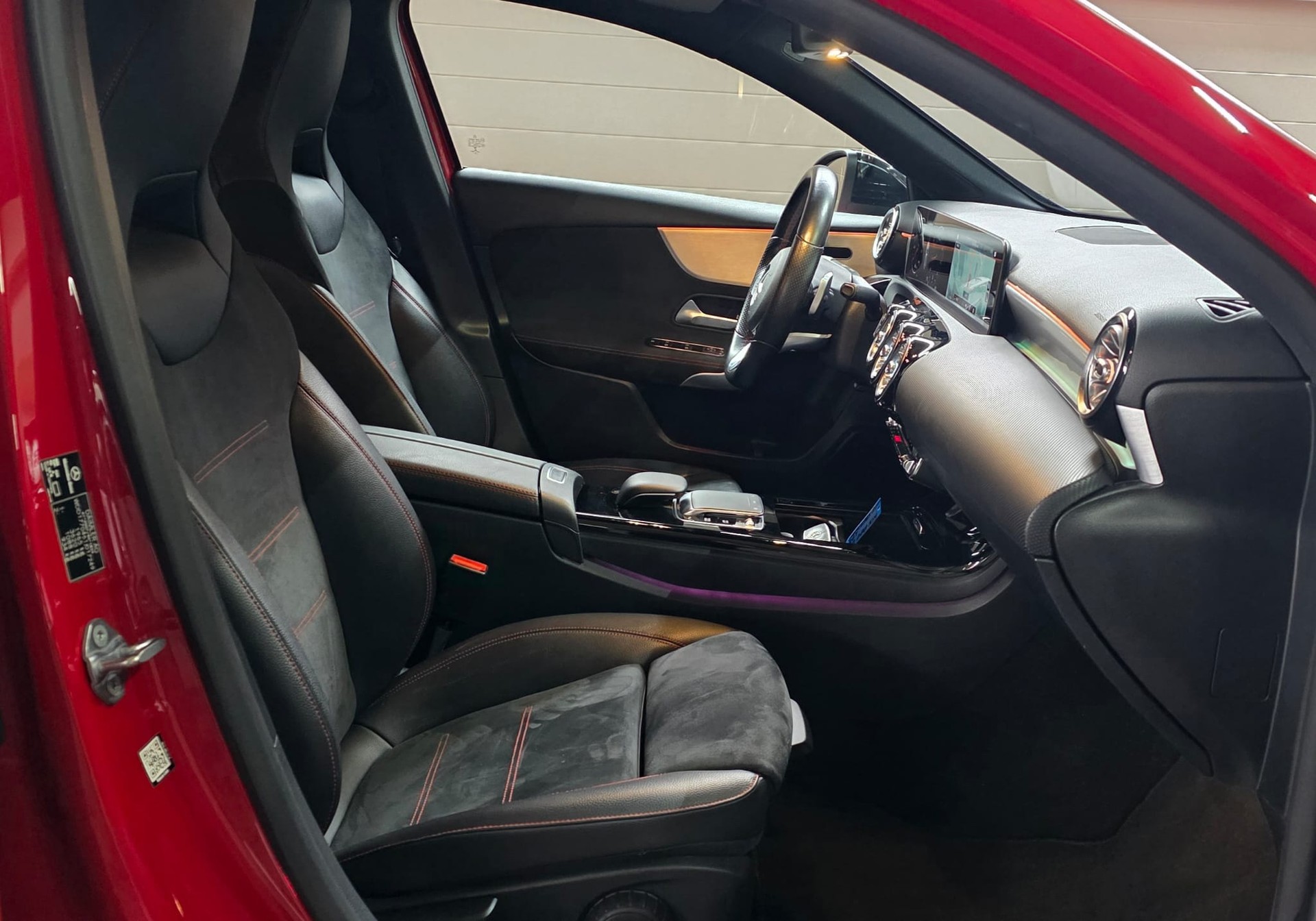 MERCEDES-BENZ A 250 AMG Line 7G-DCT-image-23