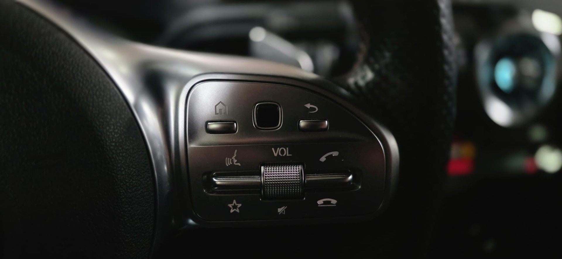 MERCEDES-BENZ A 250 AMG Line 7G-DCT-image-12