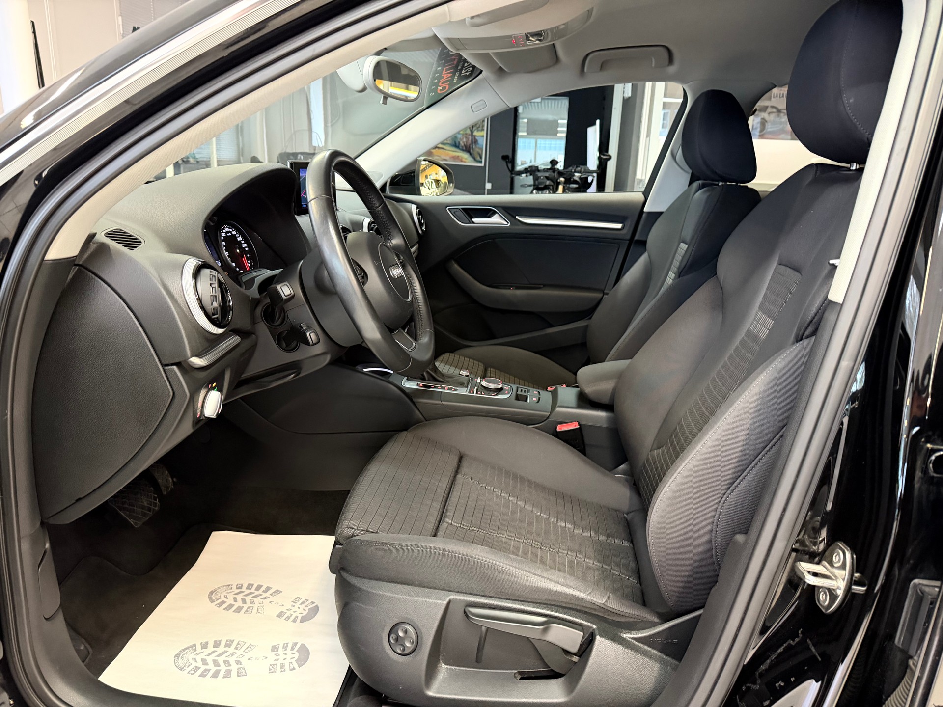 AUDI A3 Sportback 1.8 TFSI Ambition S-tronic-image-12