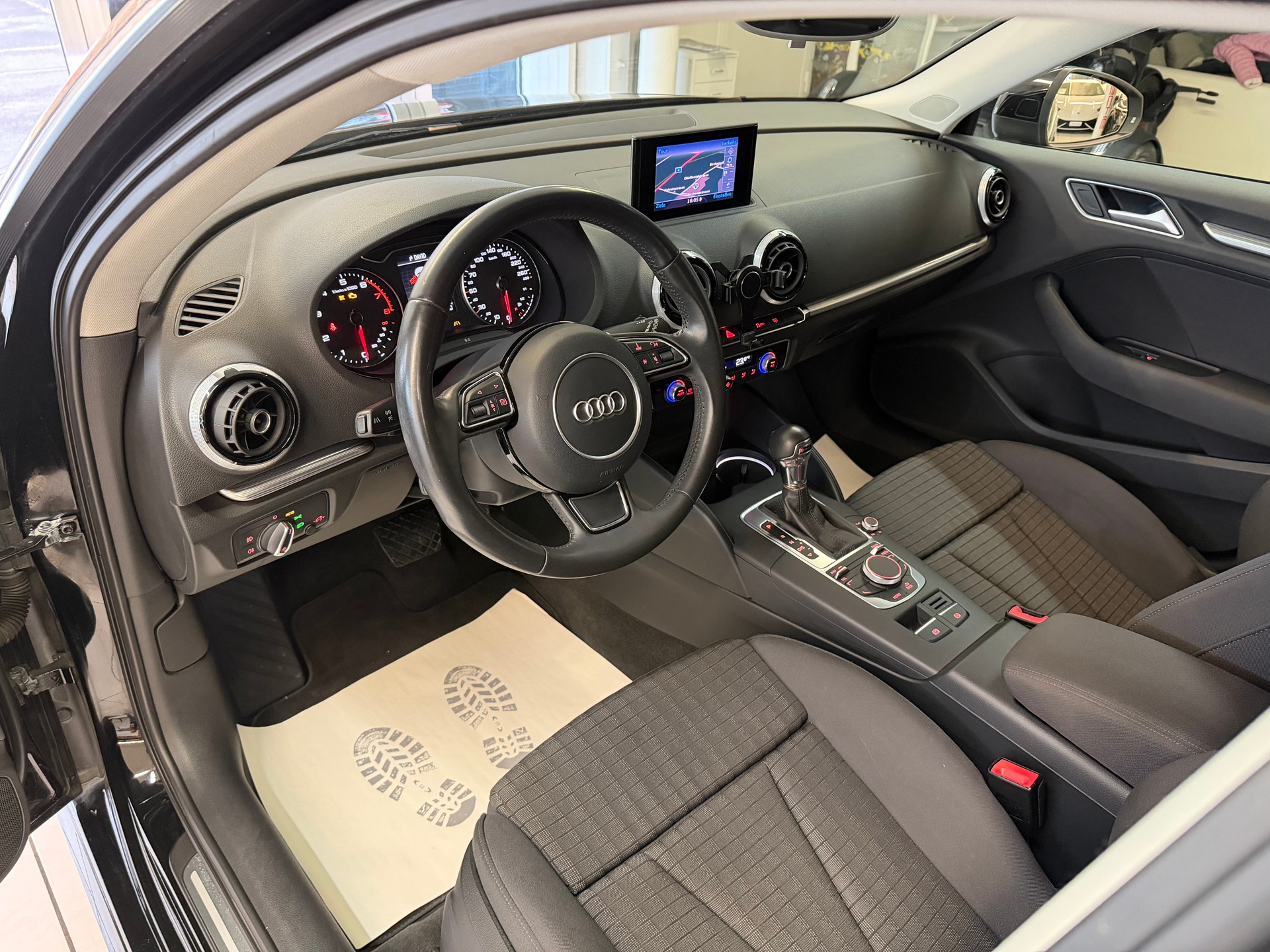 AUDI A3 Sportback 1.8 TFSI Ambition S-tronic-image-11