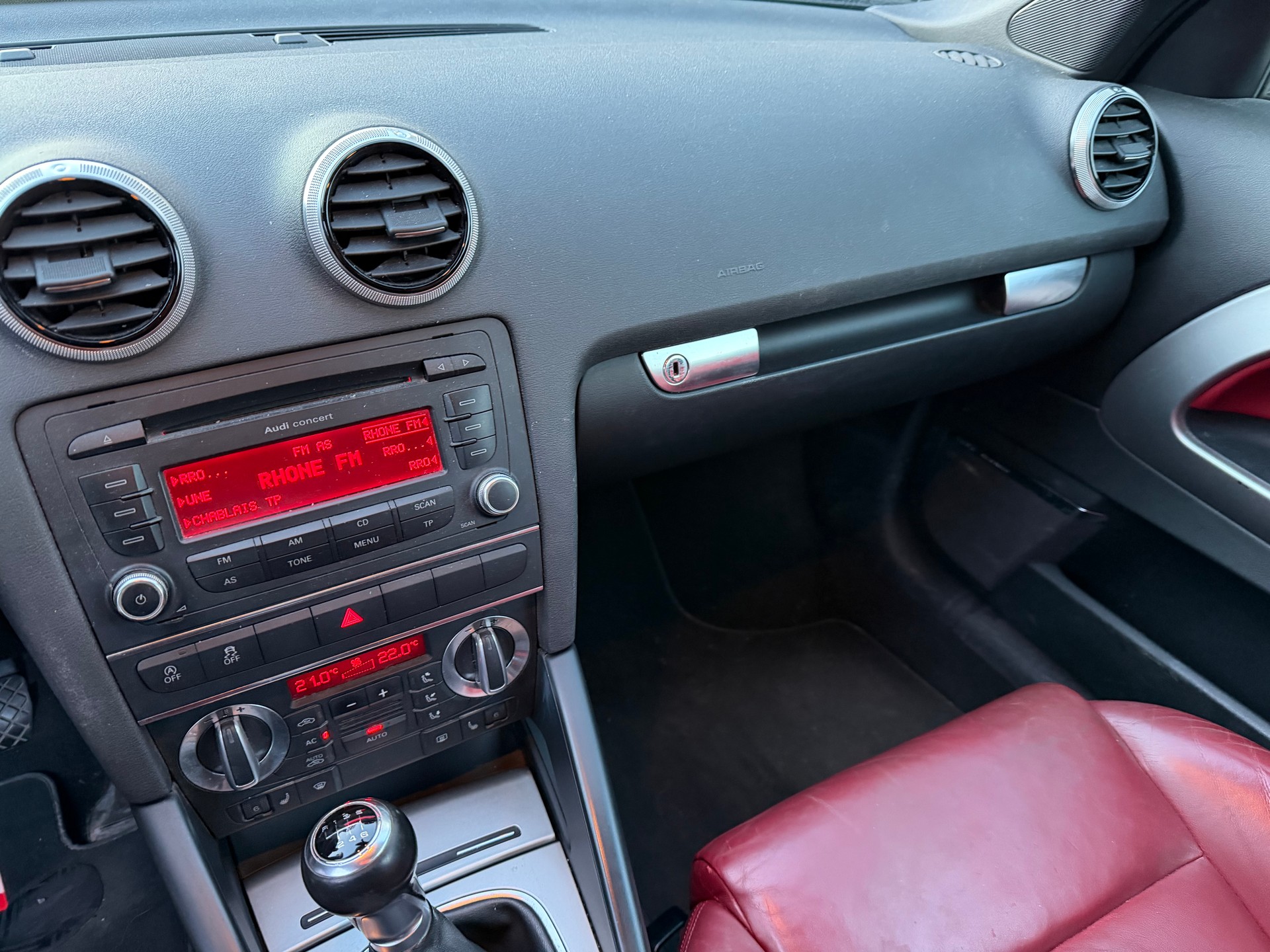 AUDI A3 Cabriolet 1.4 TFSI Ambition-image-15