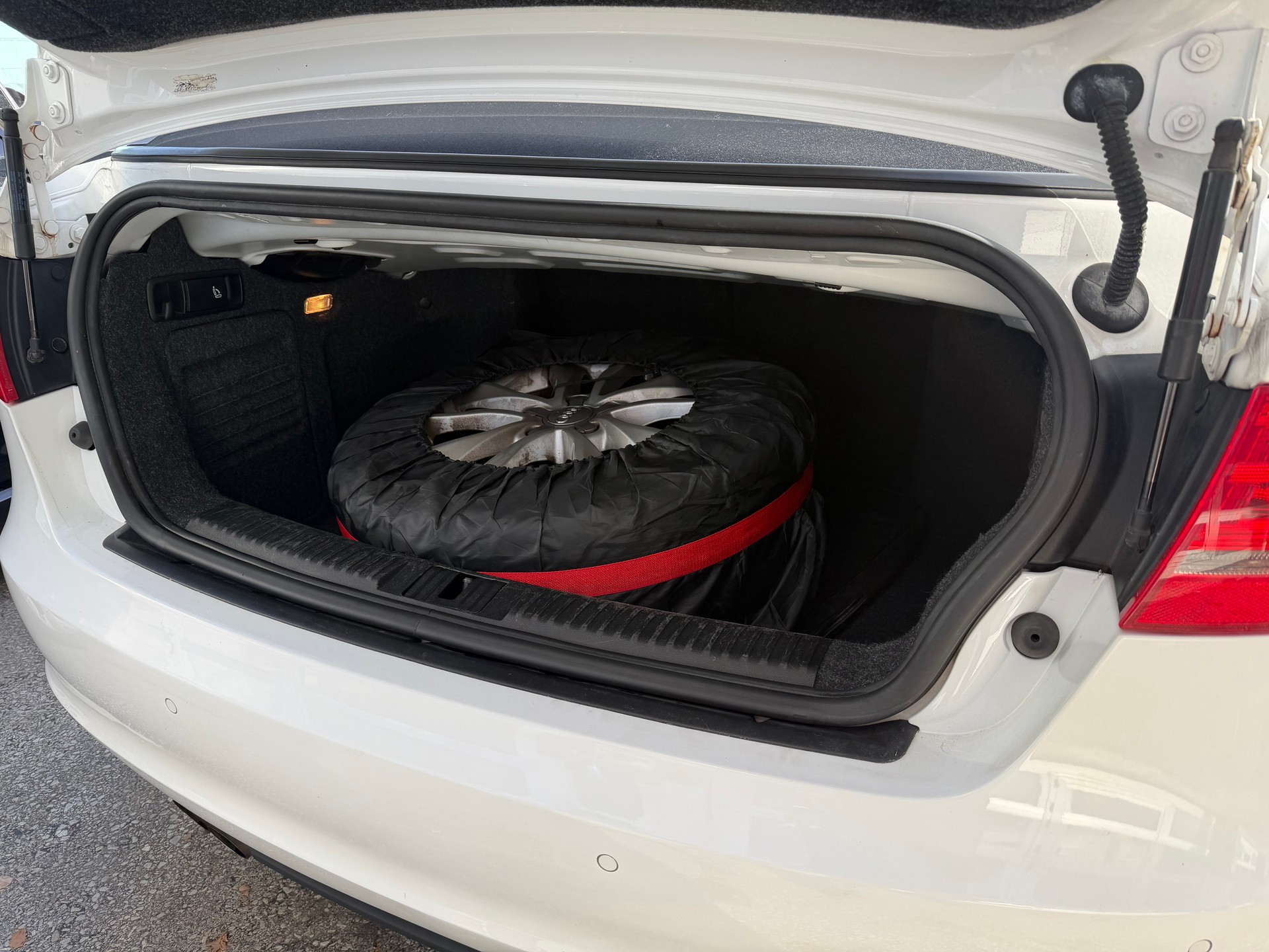 AUDI A3 Cabriolet 1.4 TFSI Ambition-image-17
