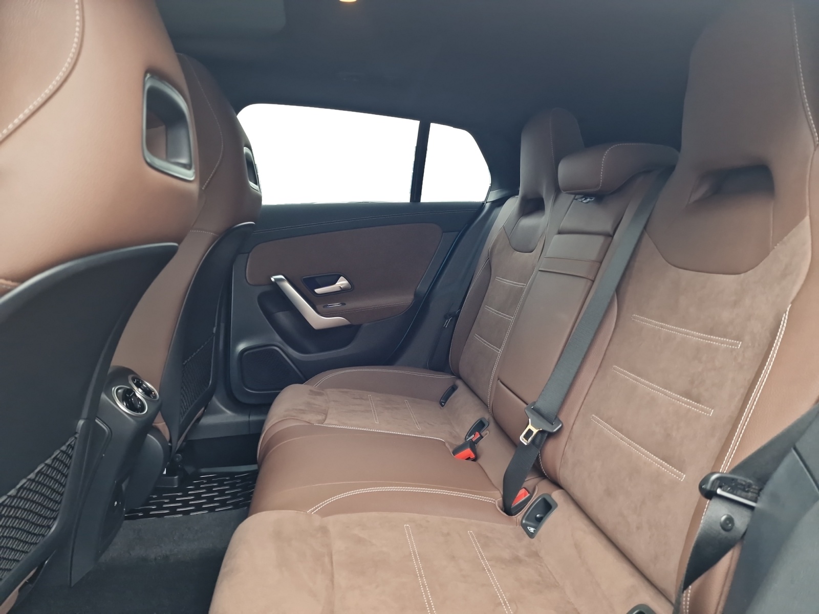 MERCEDES-BENZ CLA Shooting Brake 200 AMG Line Panorama AHK-image-22