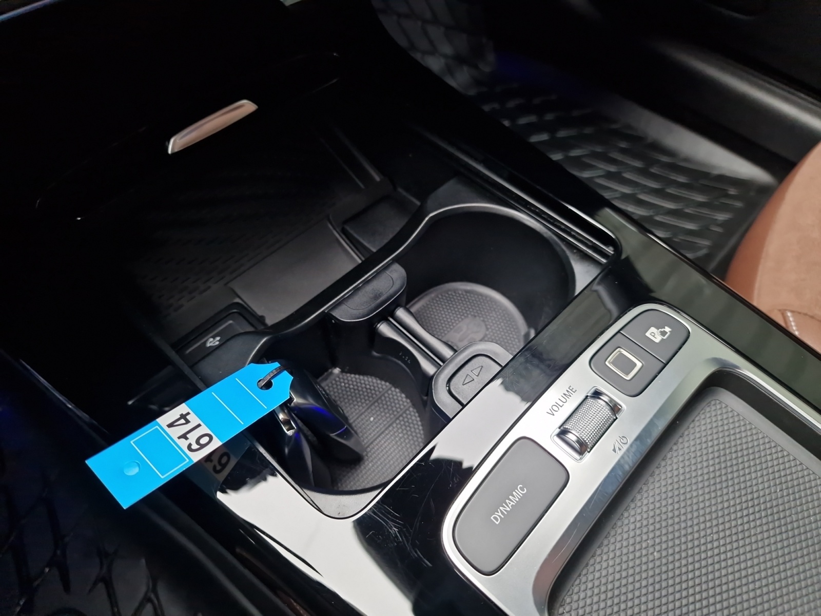 MERCEDES-BENZ CLA Shooting Brake 200 AMG Line Panorama AHK-image-18