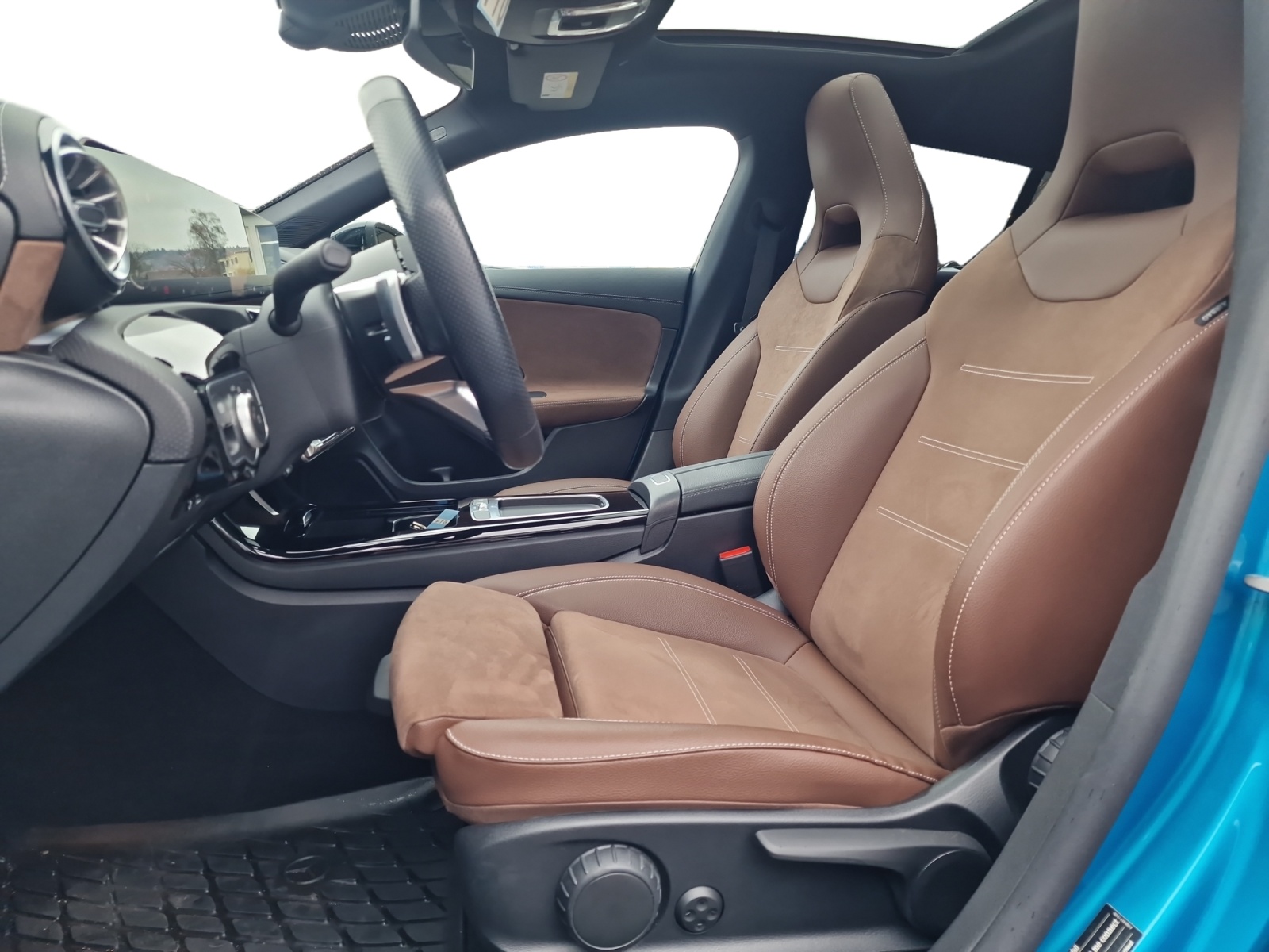 MERCEDES-BENZ CLA Shooting Brake 200 AMG Line Panorama AHK-image-11
