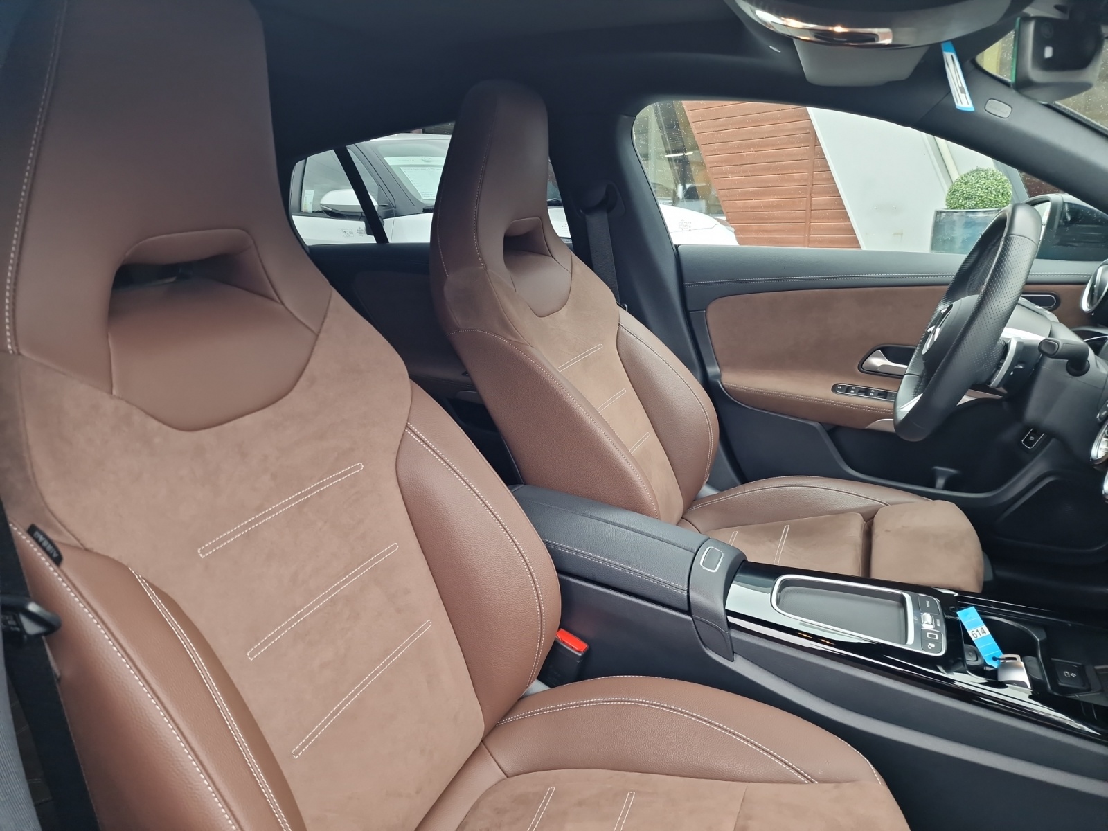 MERCEDES-BENZ CLA Shooting Brake 200 AMG Line Panorama AHK-image-21