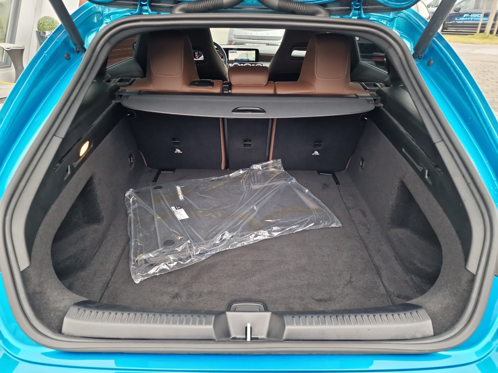 MERCEDES-BENZ CLA Shooting Brake 200 AMG Line Panorama AHK-image-23
