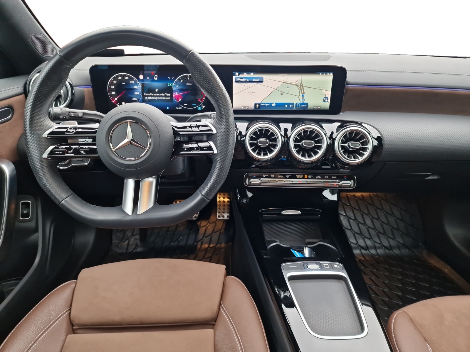 MERCEDES-BENZ CLA Shooting Brake 200 AMG Line Panorama AHK-image-19