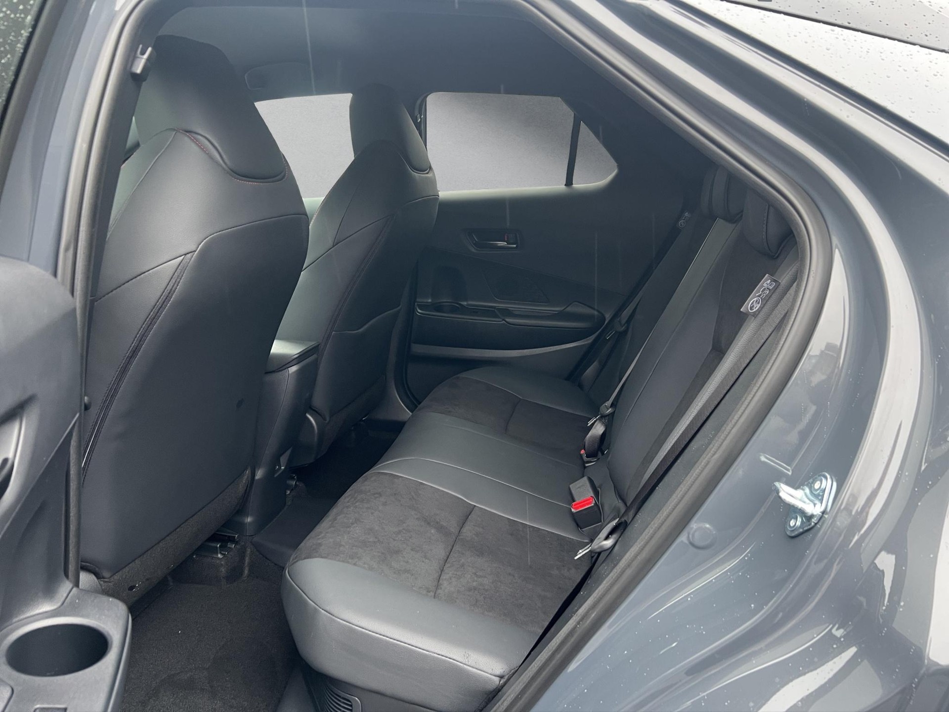 TOYOTA C-HR 2.0 PHEV GR Sport-image-5