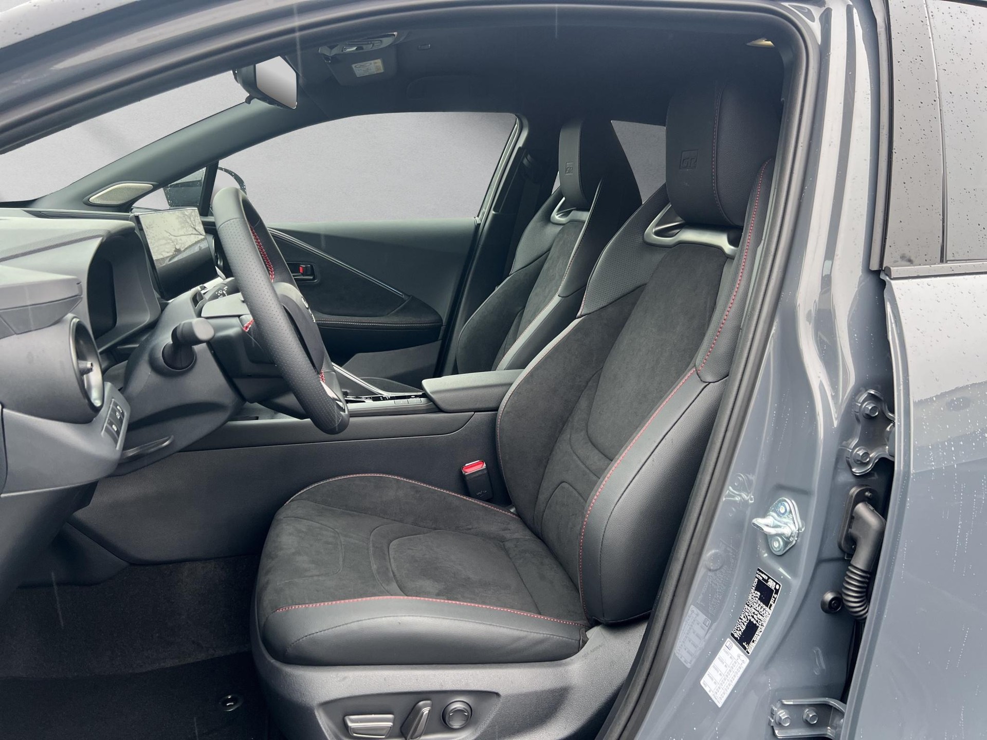 TOYOTA C-HR 2.0 PHEV GR Sport-image-9
