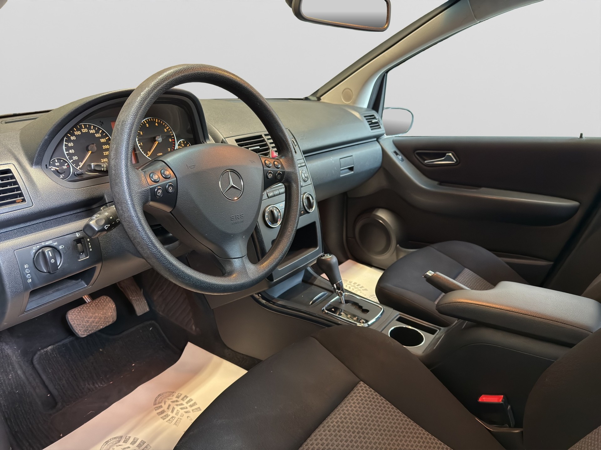 MERCEDES-BENZ A 150 Classic My first star Autotronic-image-7