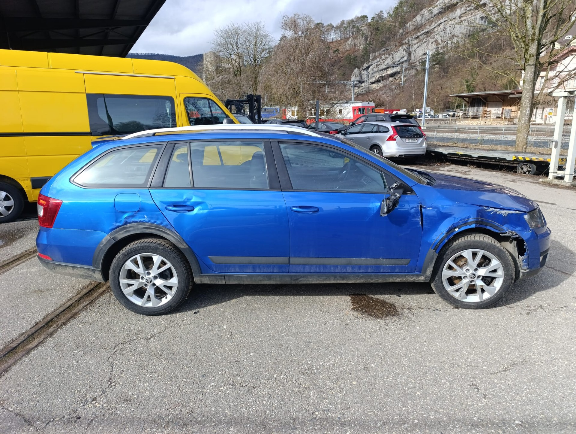 SKODA Octavia Combi 2.0 TDI Scout 4x4 DSG-image-3