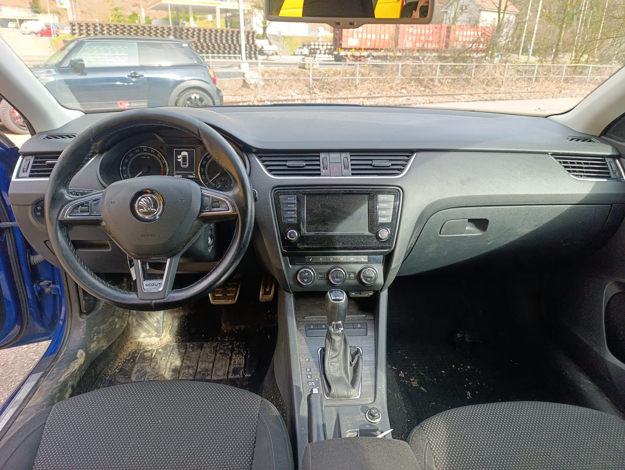 SKODA Octavia Combi 2.0 TDI Scout 4x4 DSG — slika 6