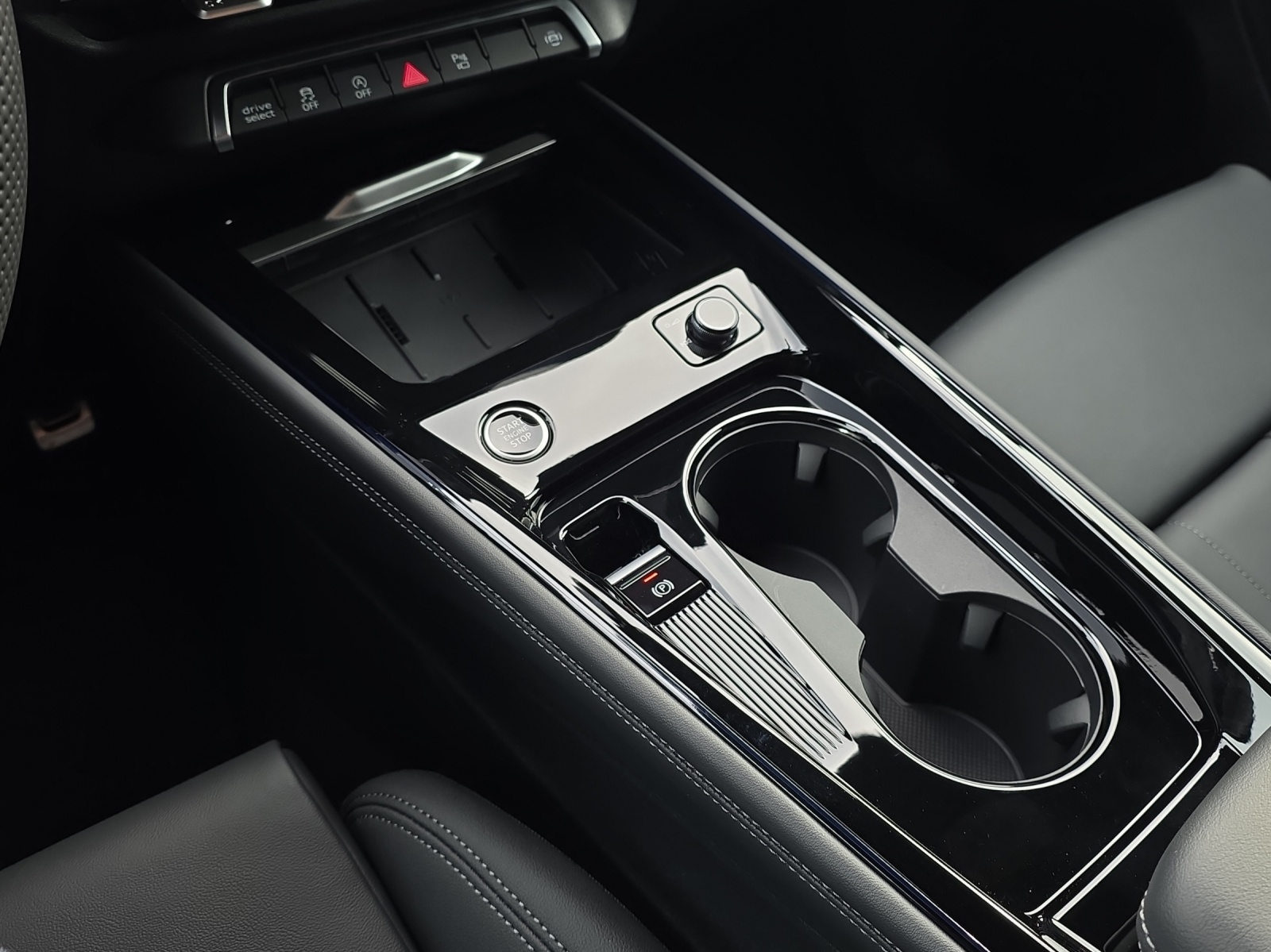 AUDI Q3 SUV TFSI quattro 195 kW S tronic-image-11