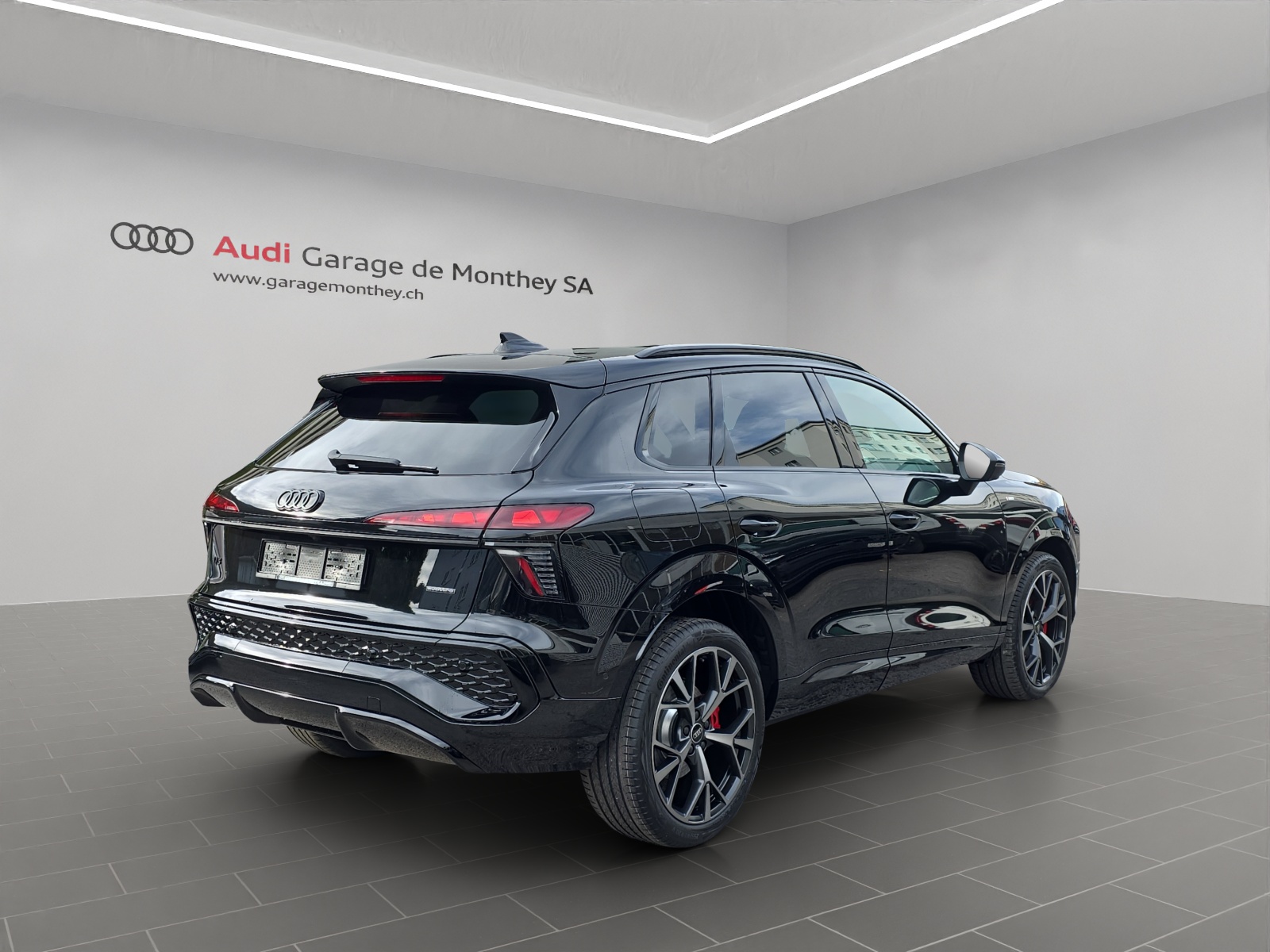 AUDI Q3 SUV TFSI quattro 195 kW S tronic-image-3