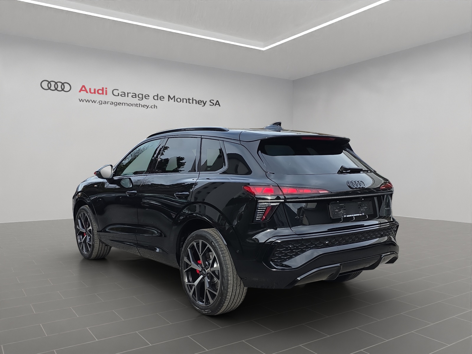 AUDI Q3 SUV TFSI quattro 195 kW S tronic-image-4