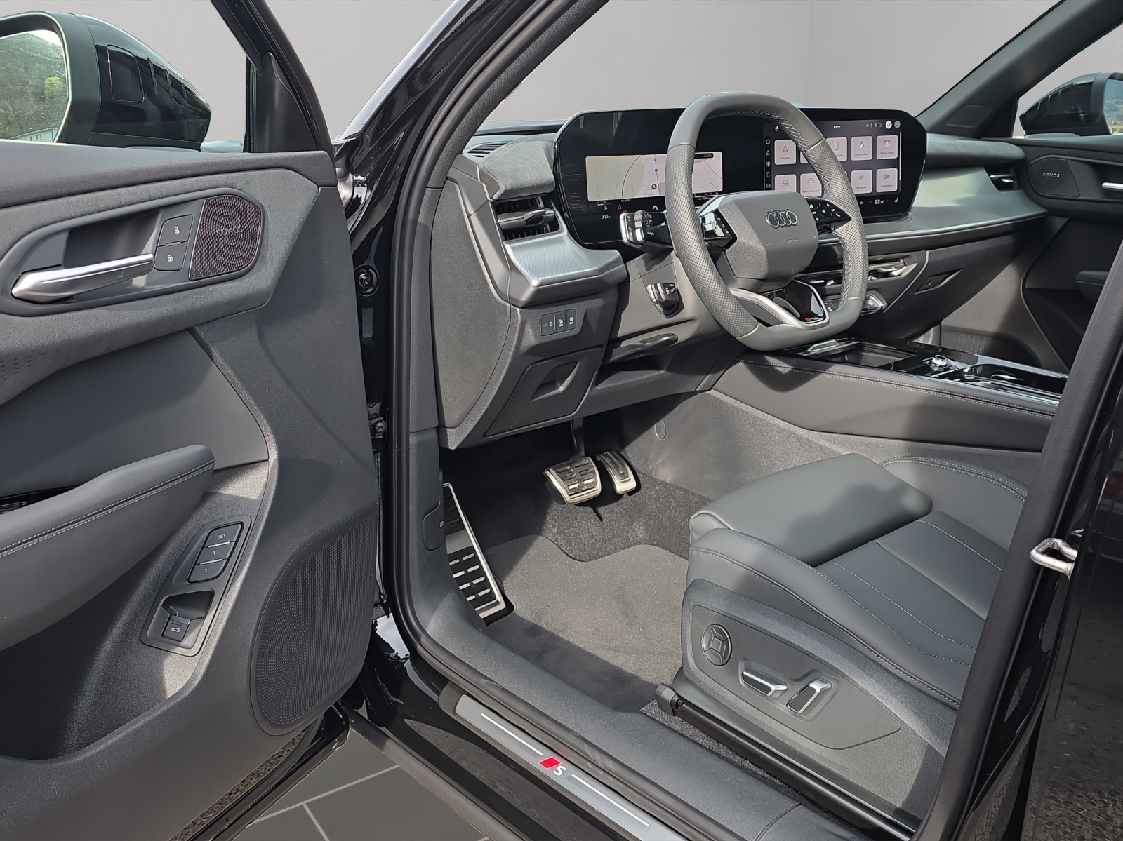 AUDI Q3 SUV TFSI quattro 195 kW S tronic-image-5