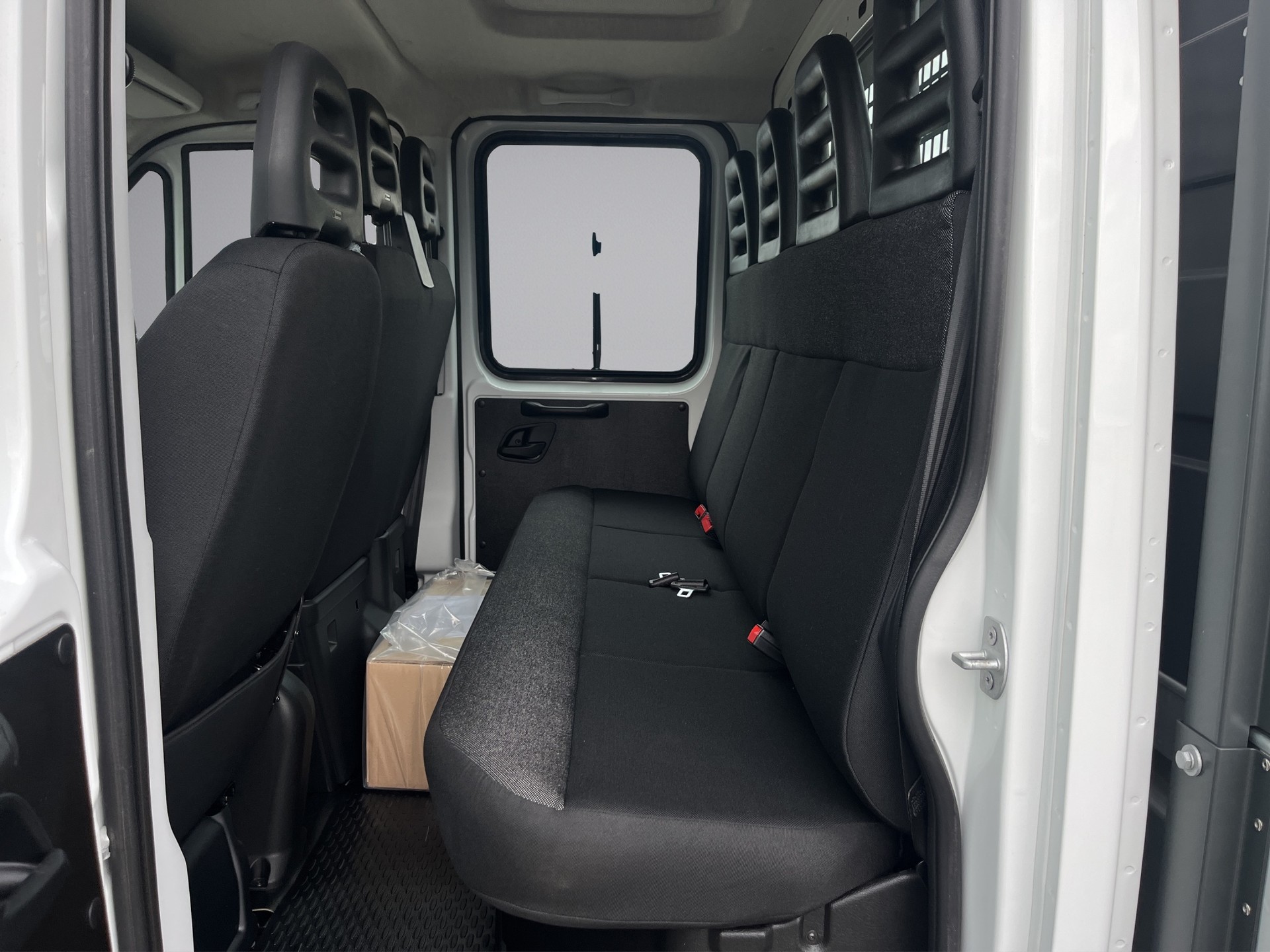 IVECO Daily 35S 16H D *Doppelkabine 7 Plätzer, AHK 3'500 kg.*-image-9