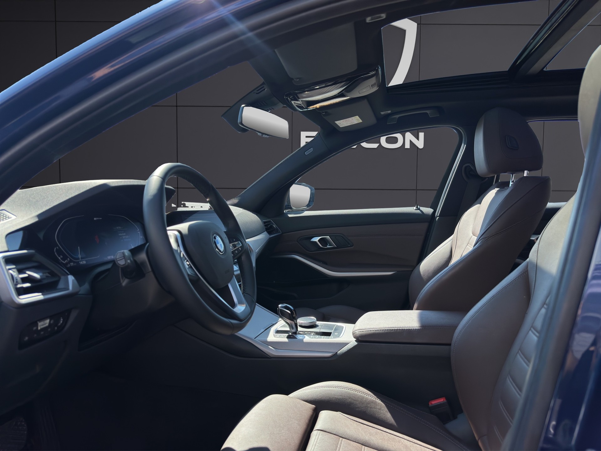 BMW 330e x DriveTouring Steptronic-image-23
