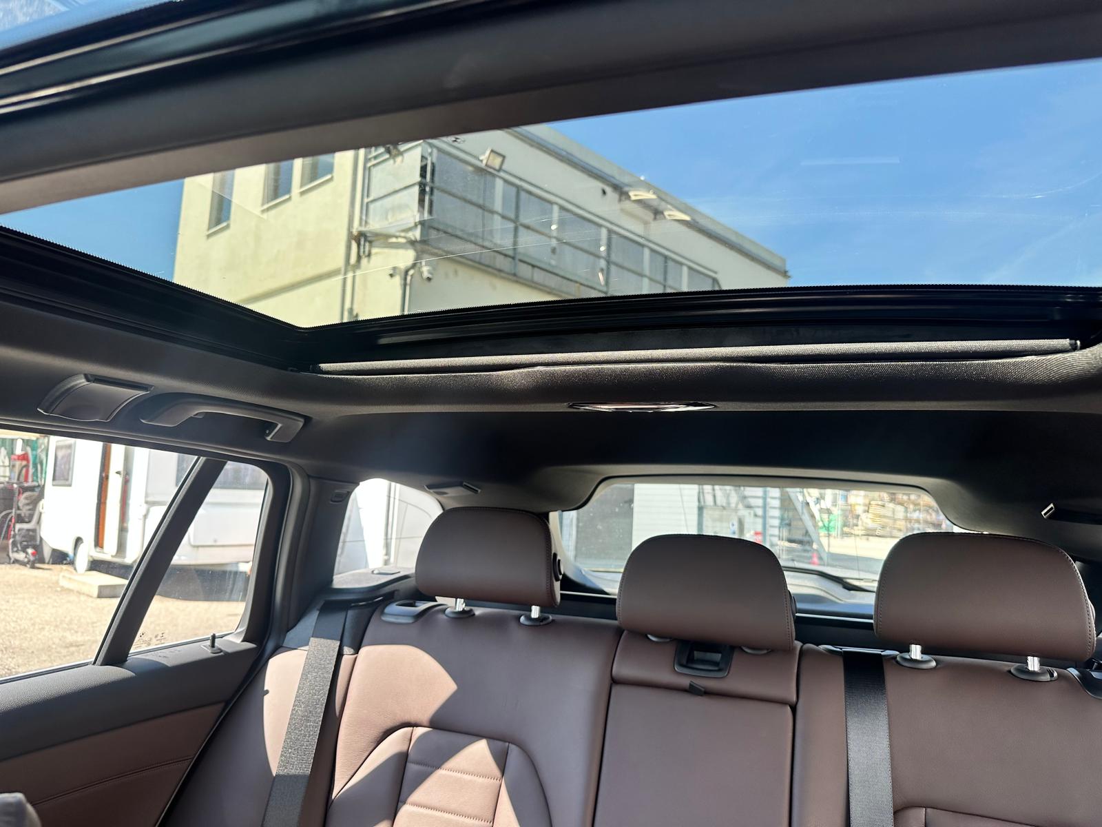BMW 330e x DriveTouring Steptronic-image-43