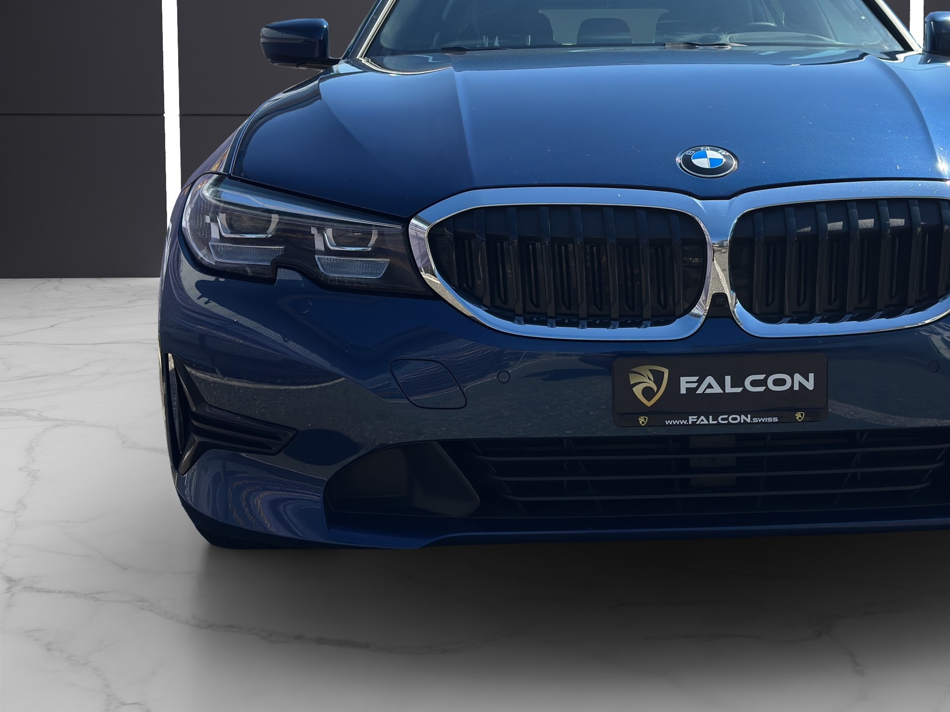 BMW 330e x DriveTouring Steptronic-image-56