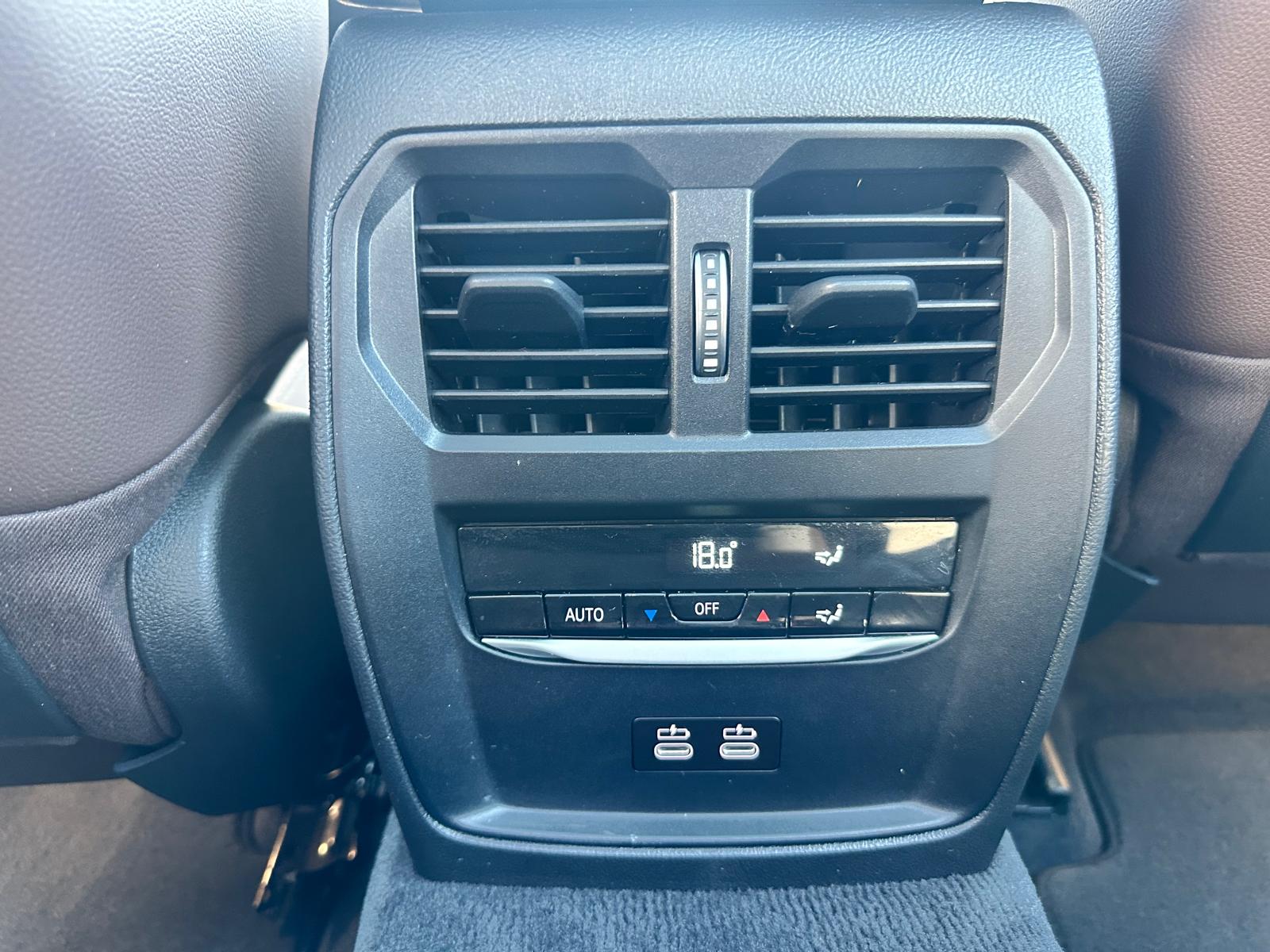 BMW 330e x DriveTouring Steptronic-image-47