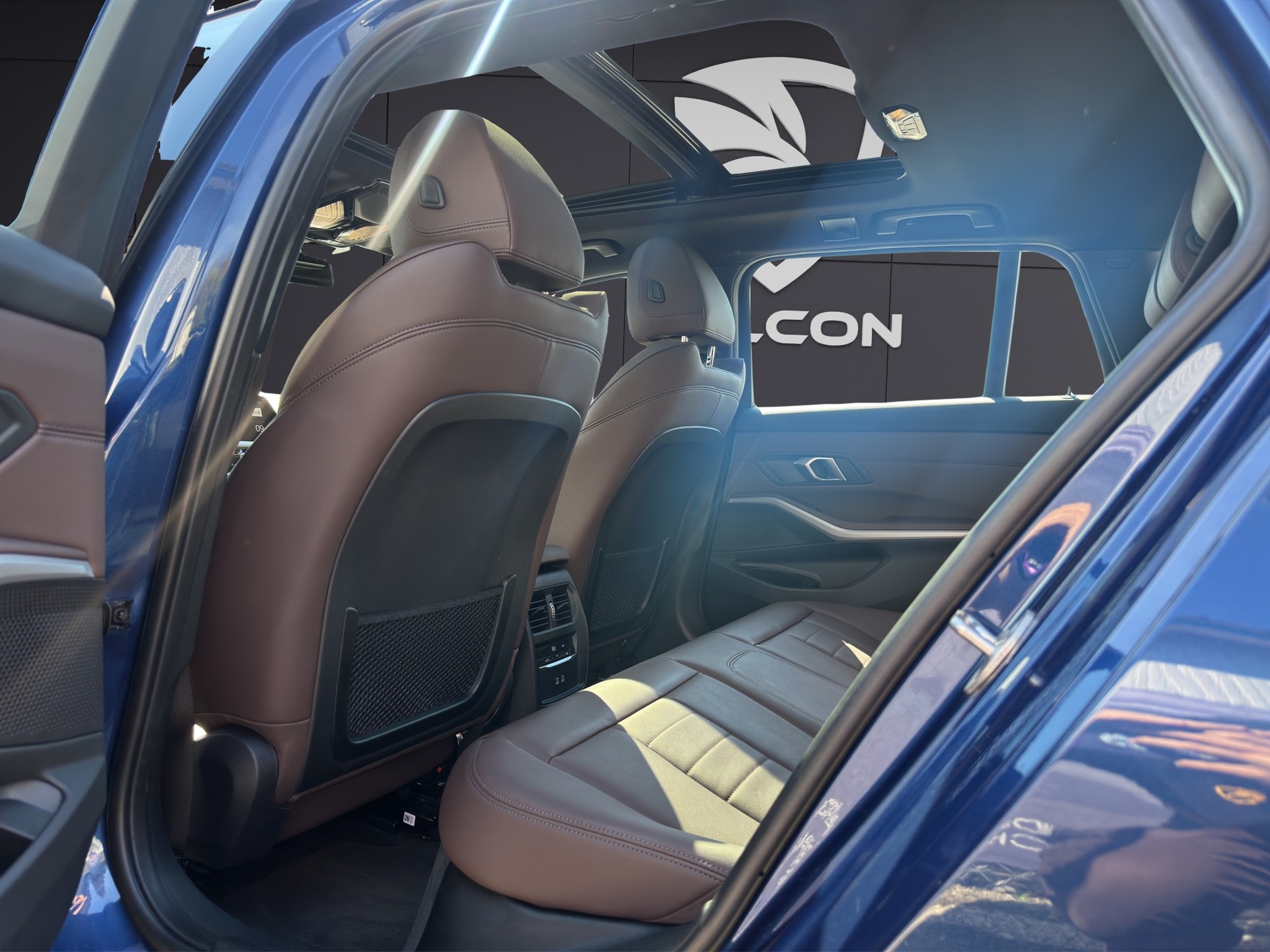 BMW 330e x DriveTouring Steptronic-image-45